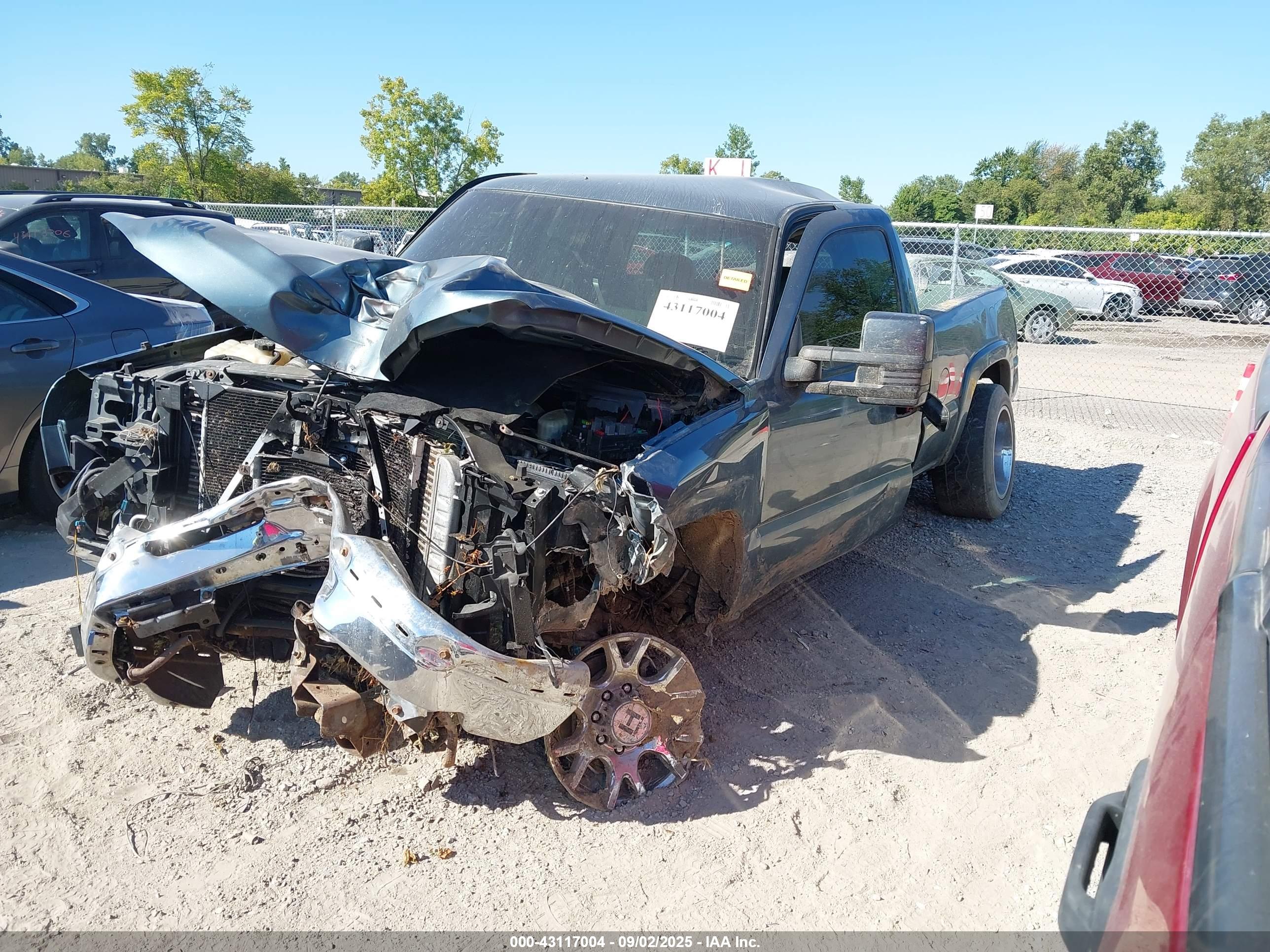 CHEVROLET SILVERADO image 2