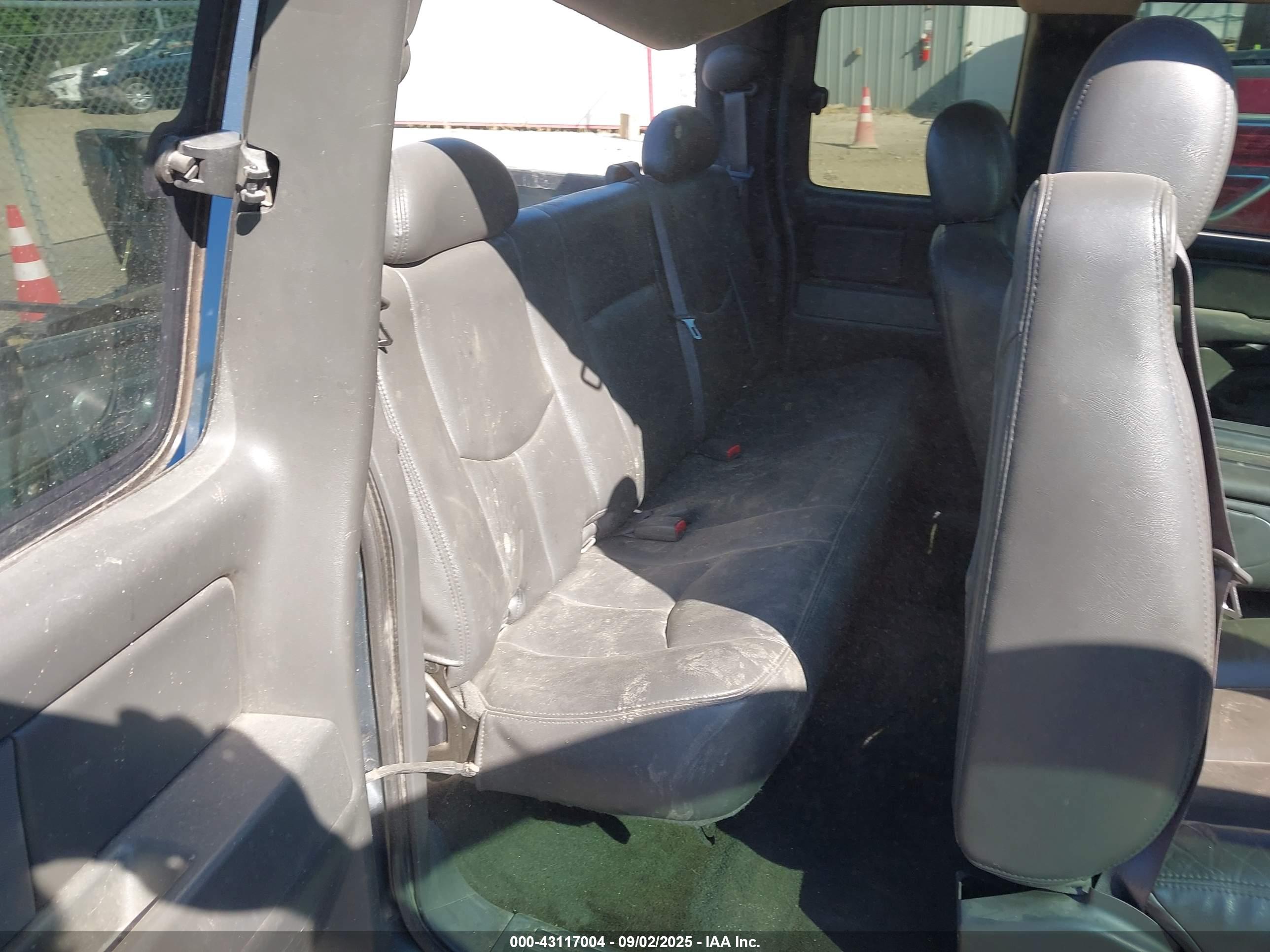 CHEVROLET SILVERADO image 8