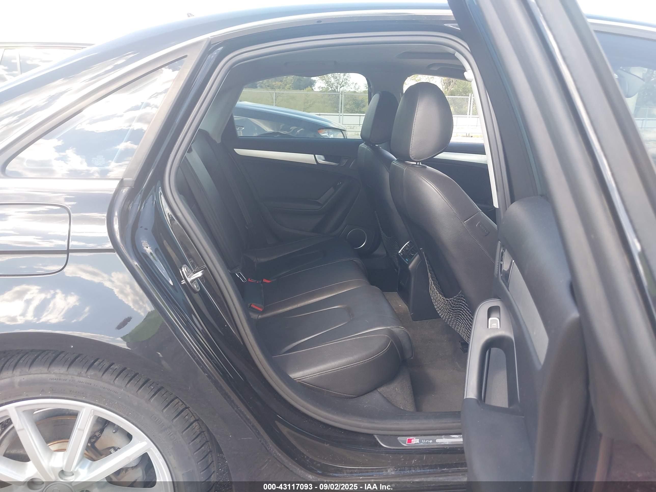 AUDI A4 image 8