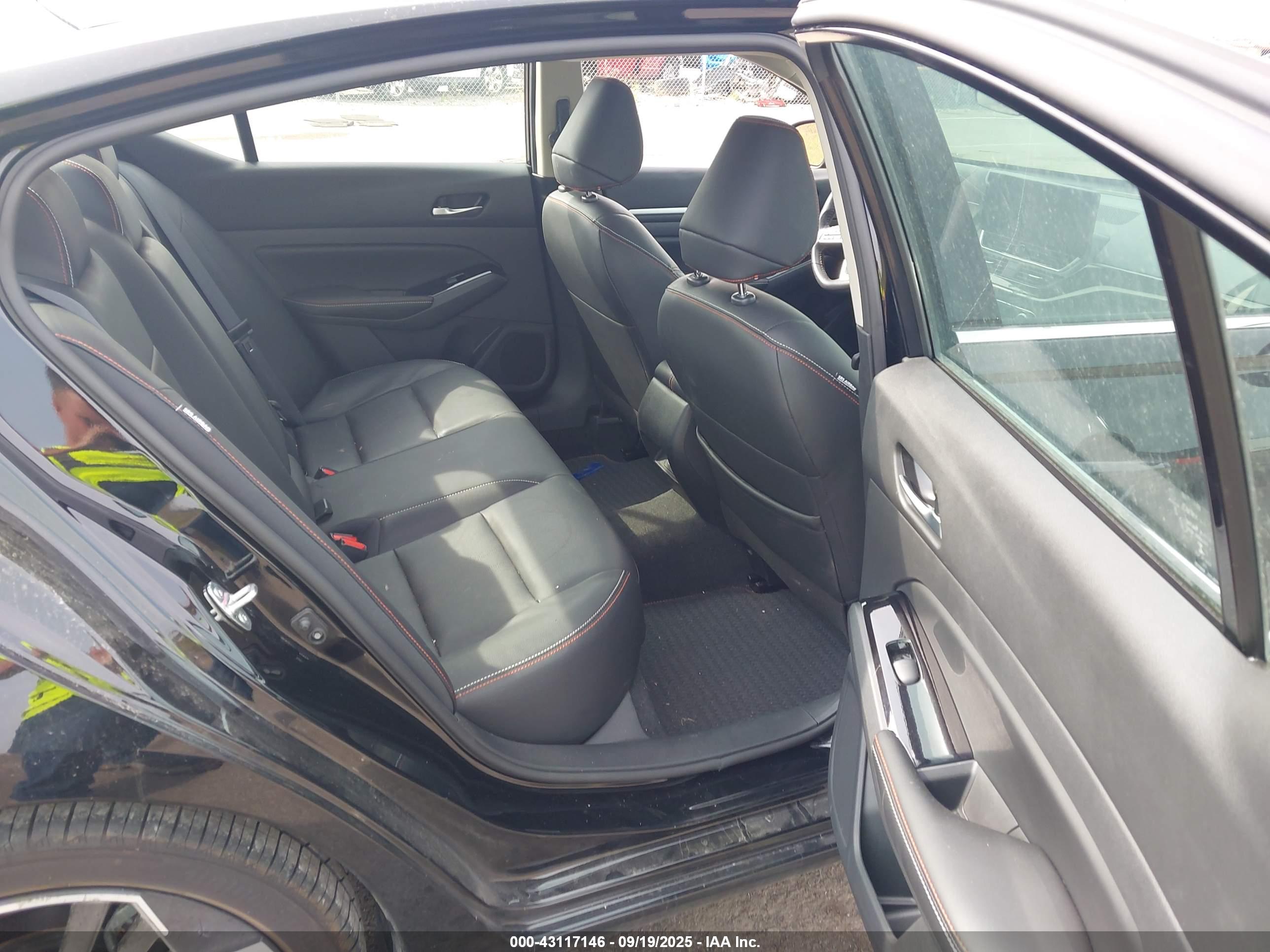 NISSAN ALTIMA image 8