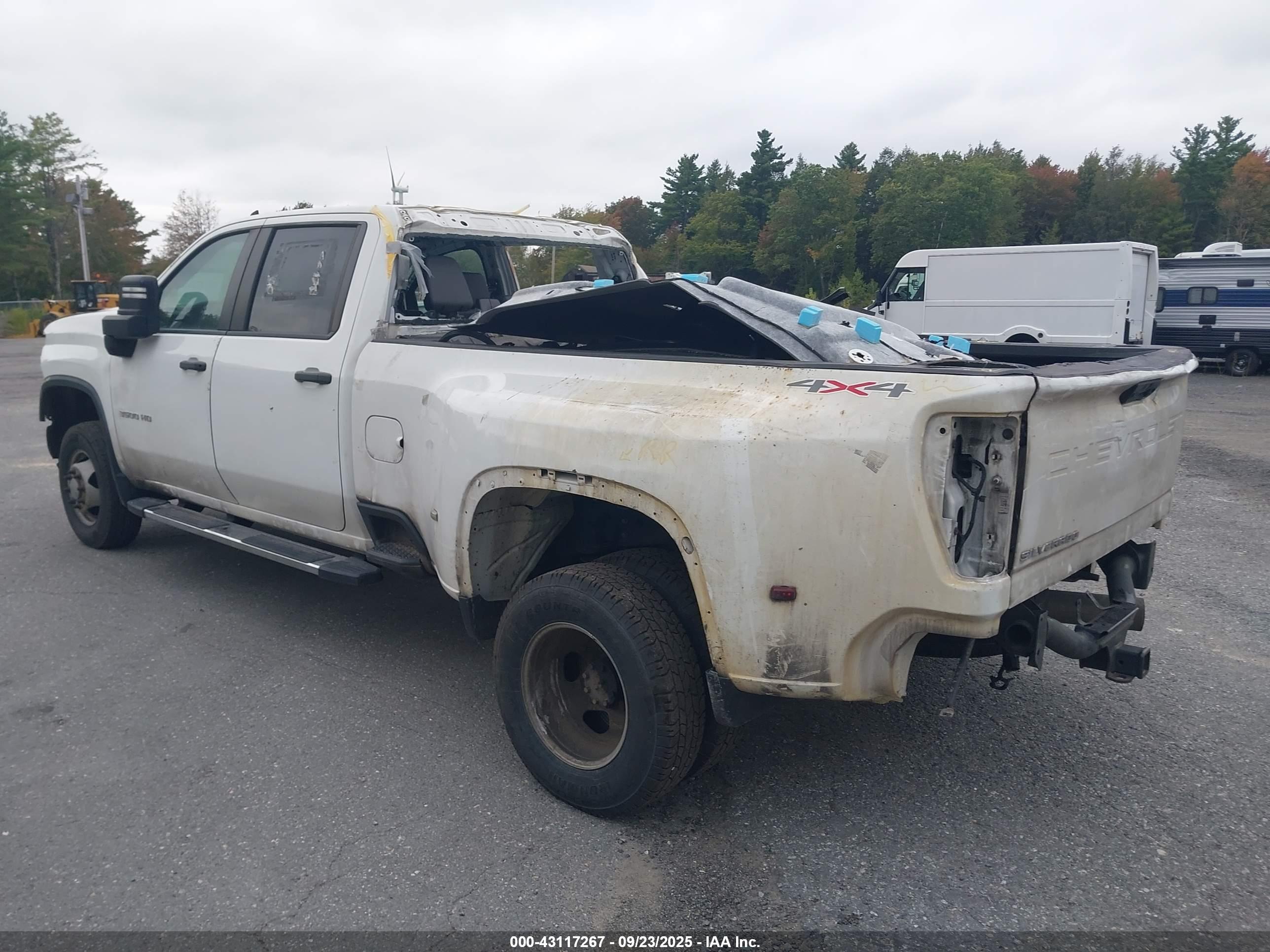 CHEVROLET SILVERADO image 3