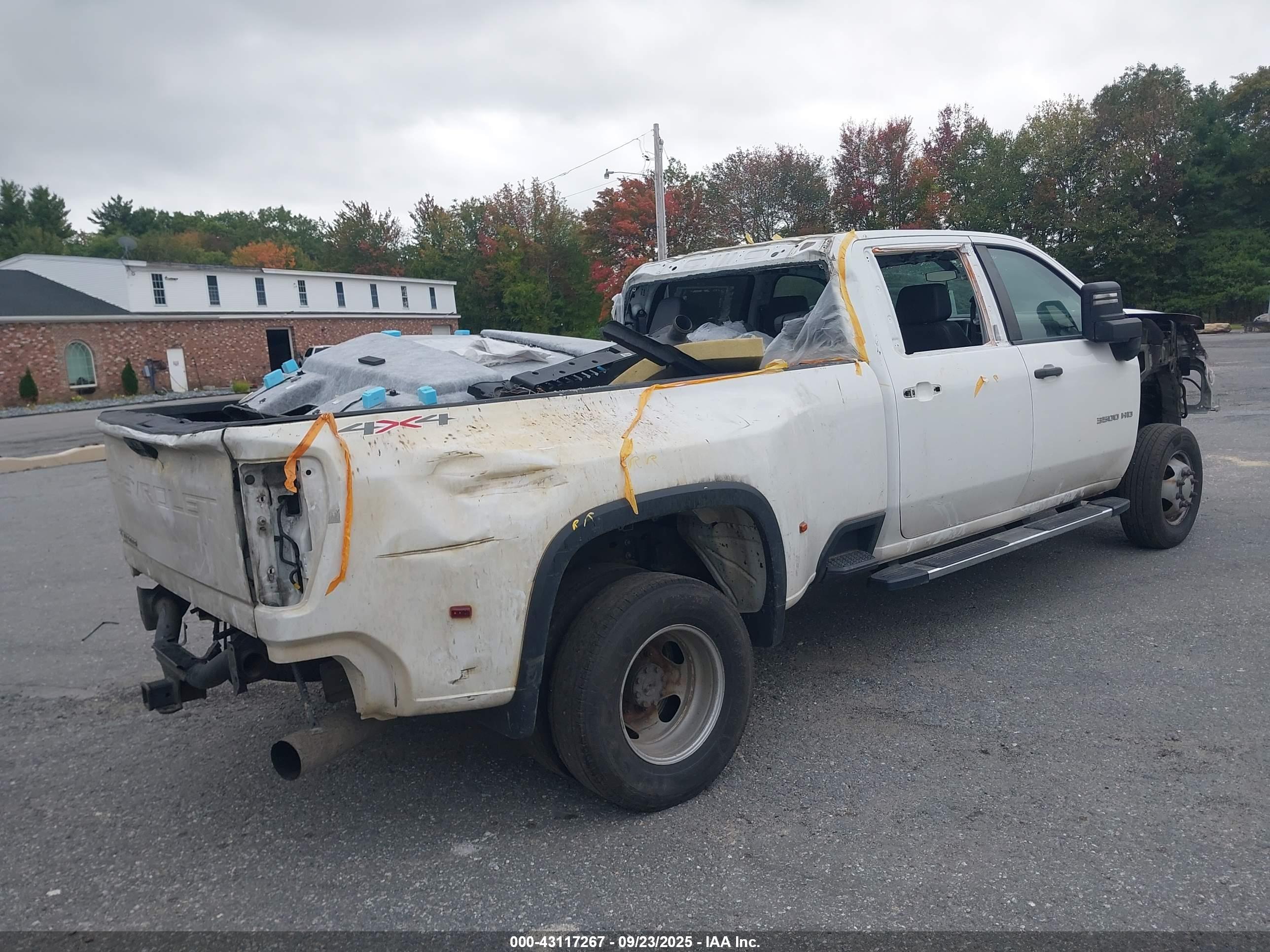 CHEVROLET SILVERADO image 4