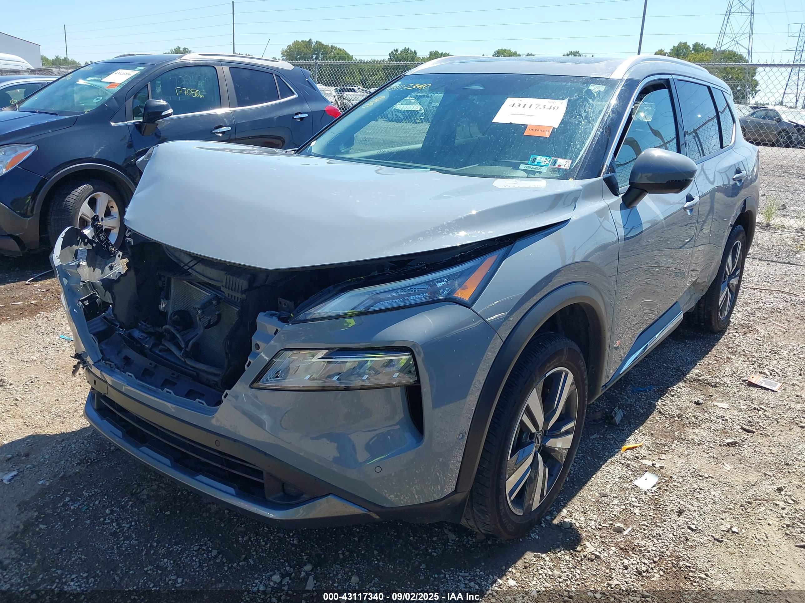 NISSAN ROGUE image 2