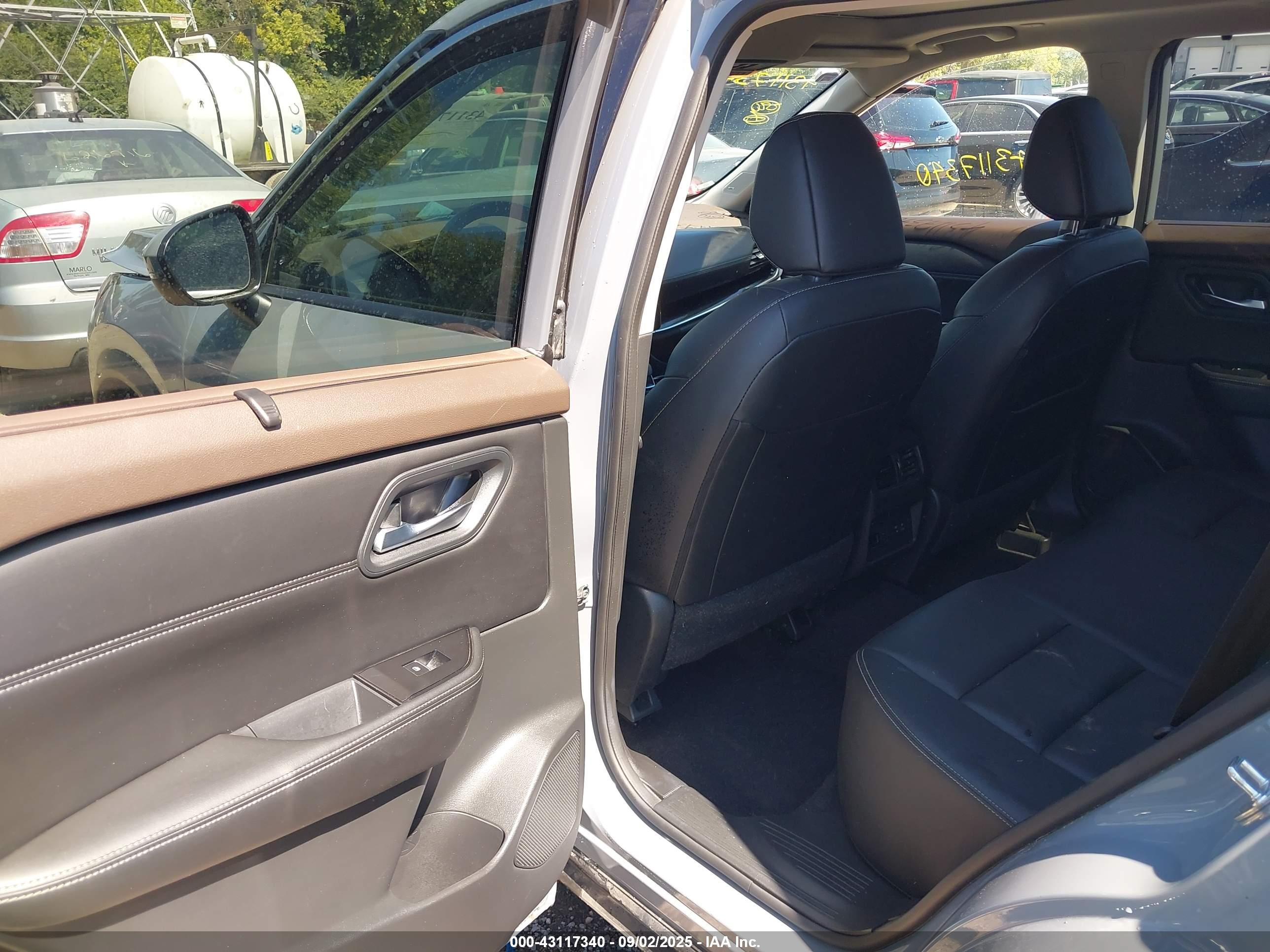 NISSAN ROGUE image 8