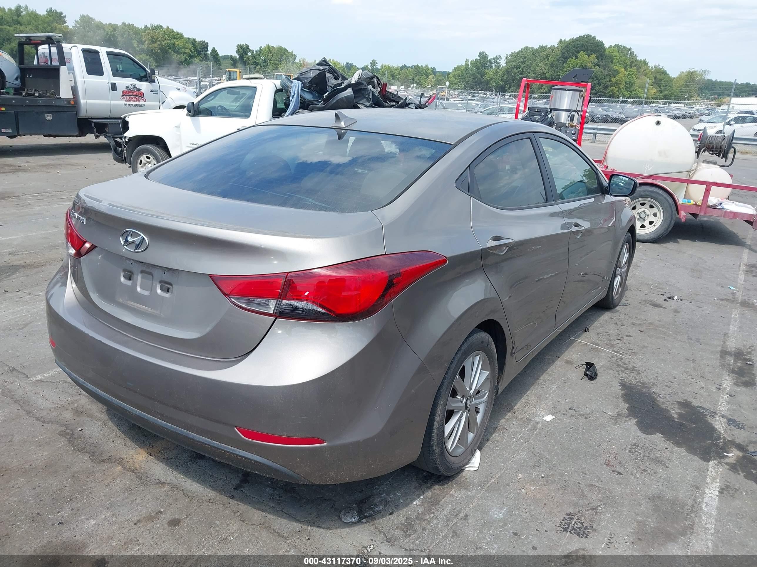 HYUNDAI ELANTRA image 4