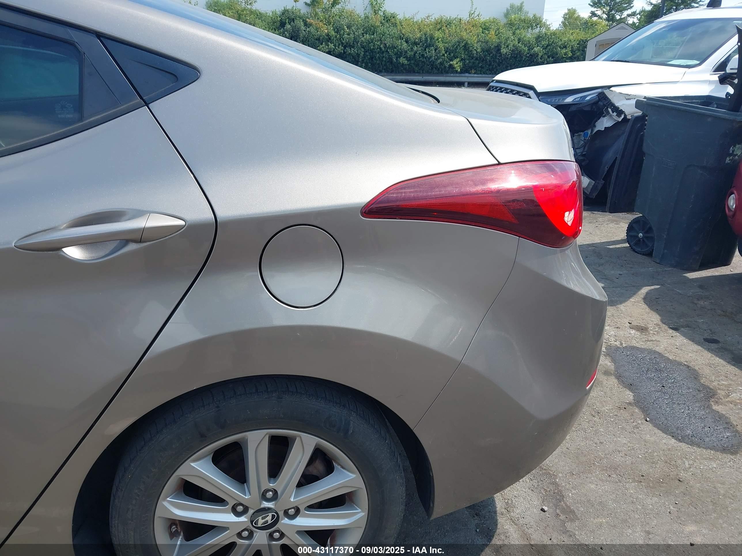 HYUNDAI ELANTRA image 6