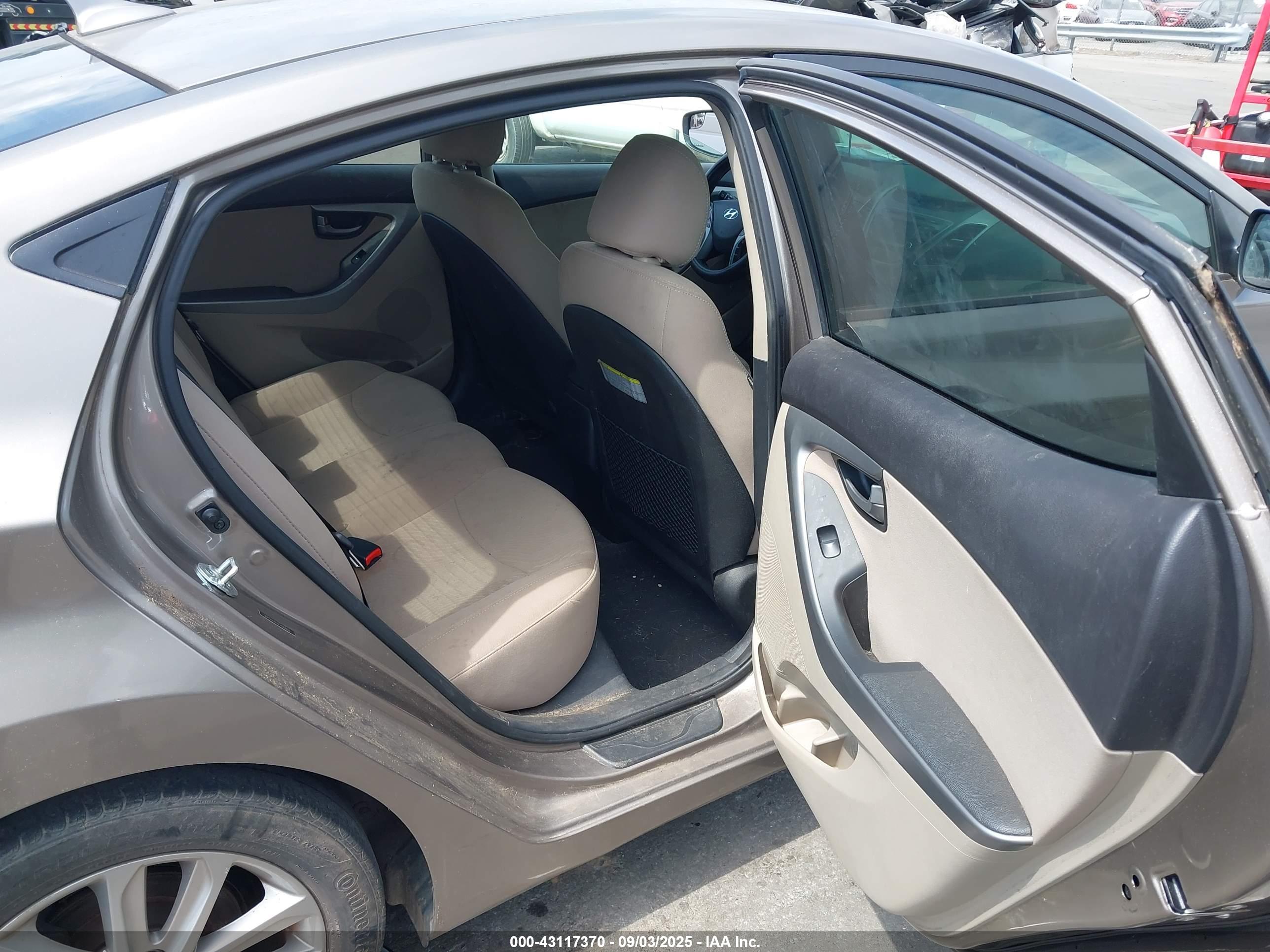 HYUNDAI ELANTRA image 8