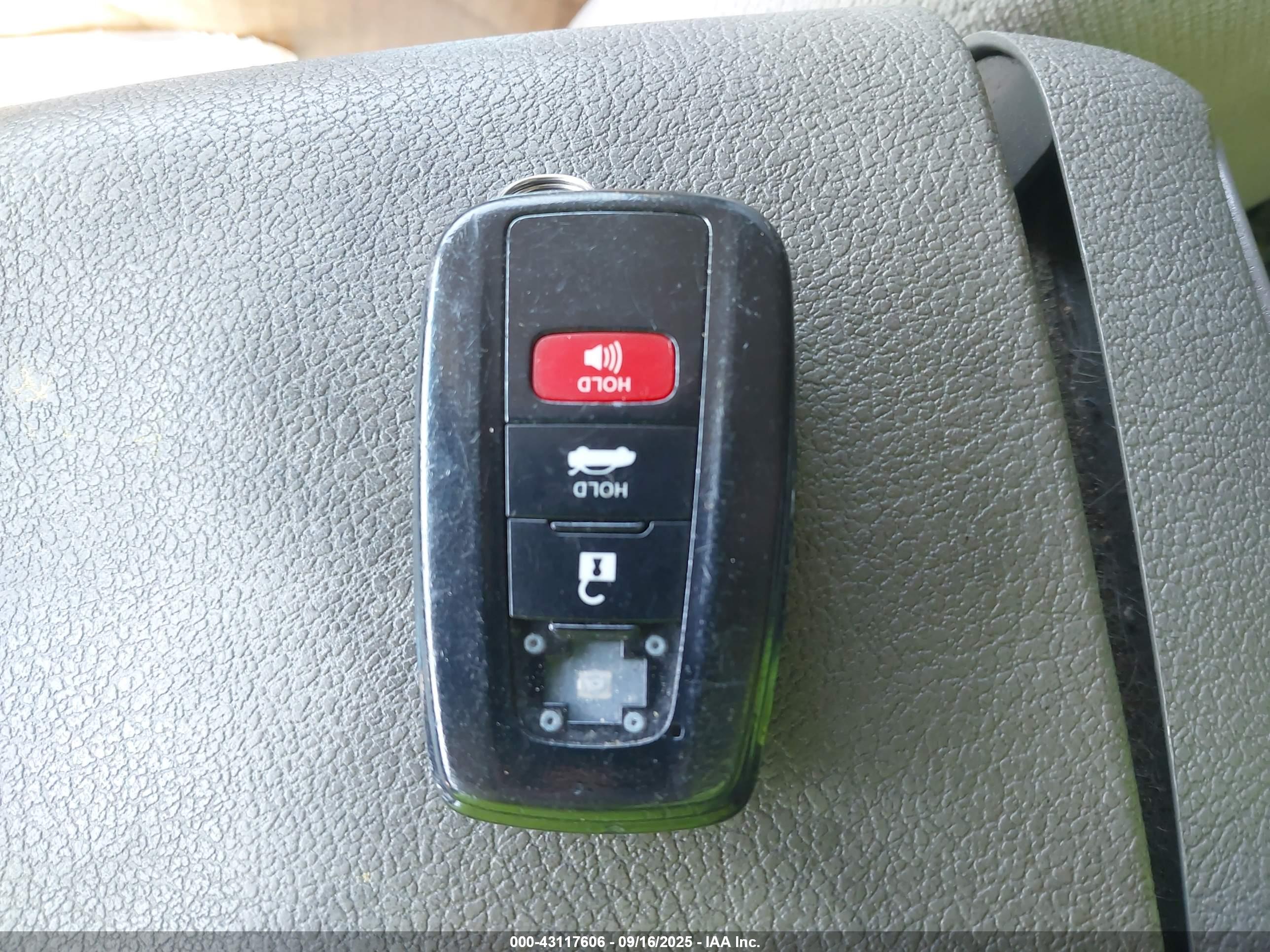 TOYOTA CAMRY image 11
