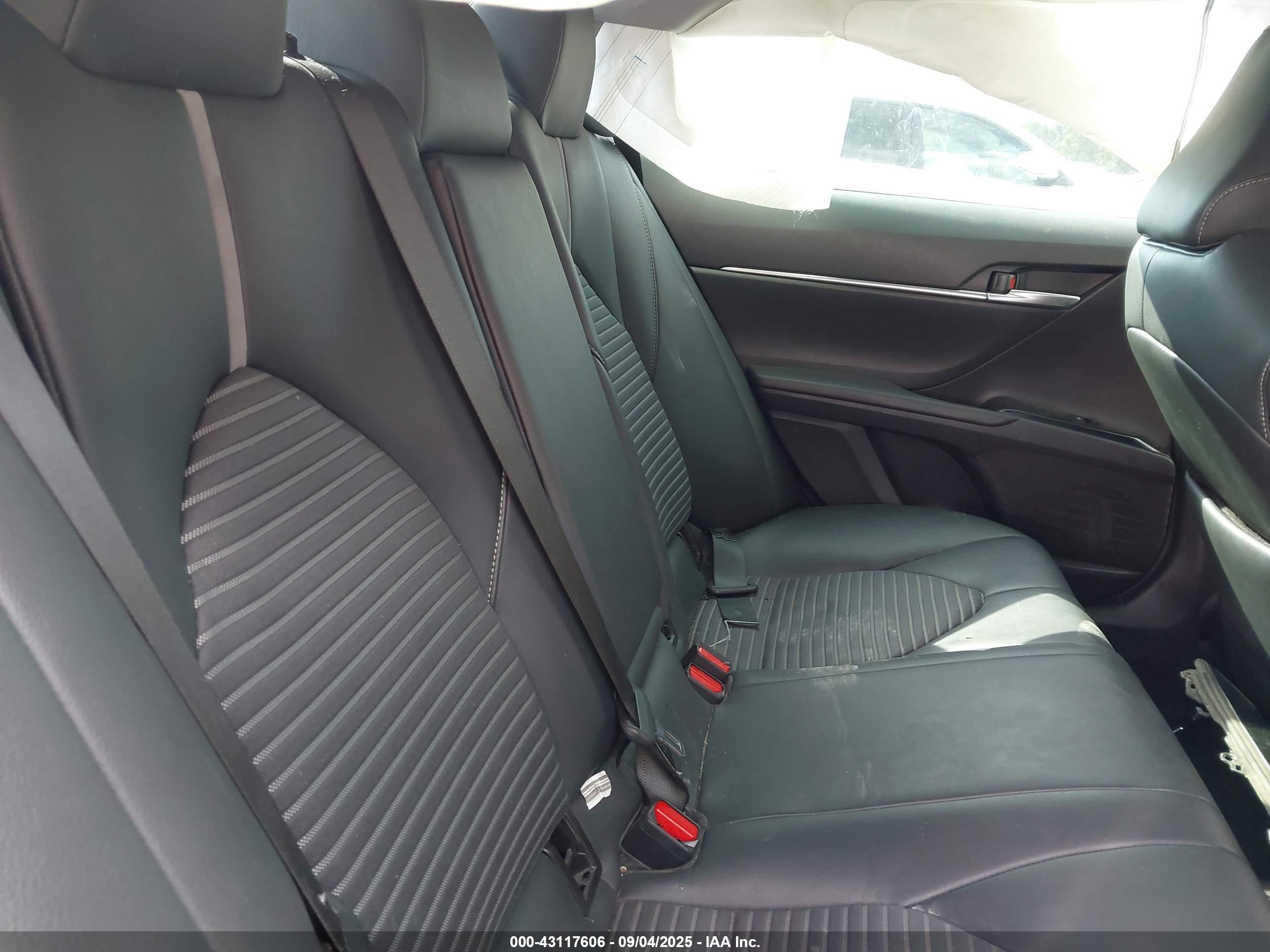 TOYOTA CAMRY image 8
