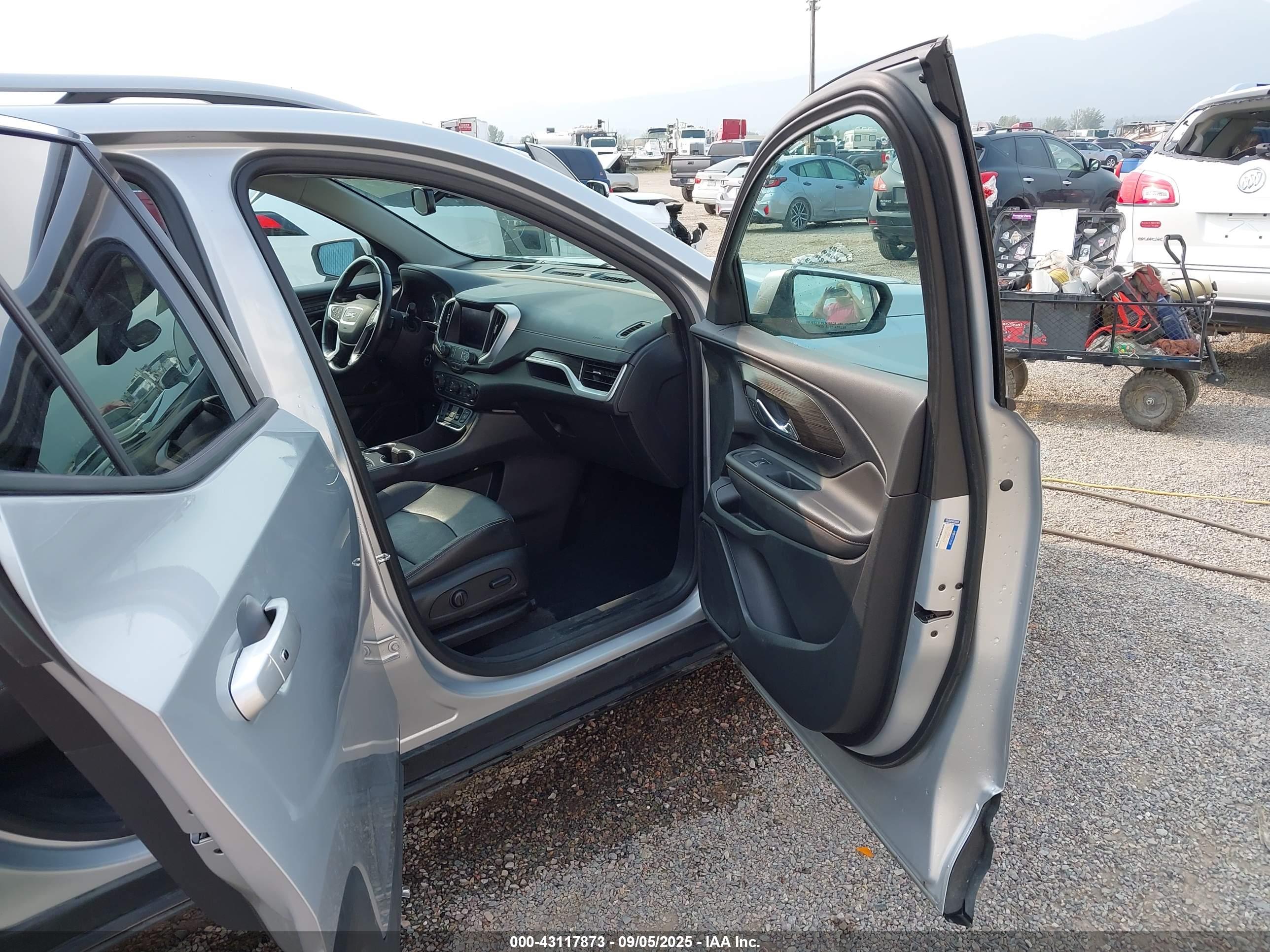 GMC TERRAIN image 5