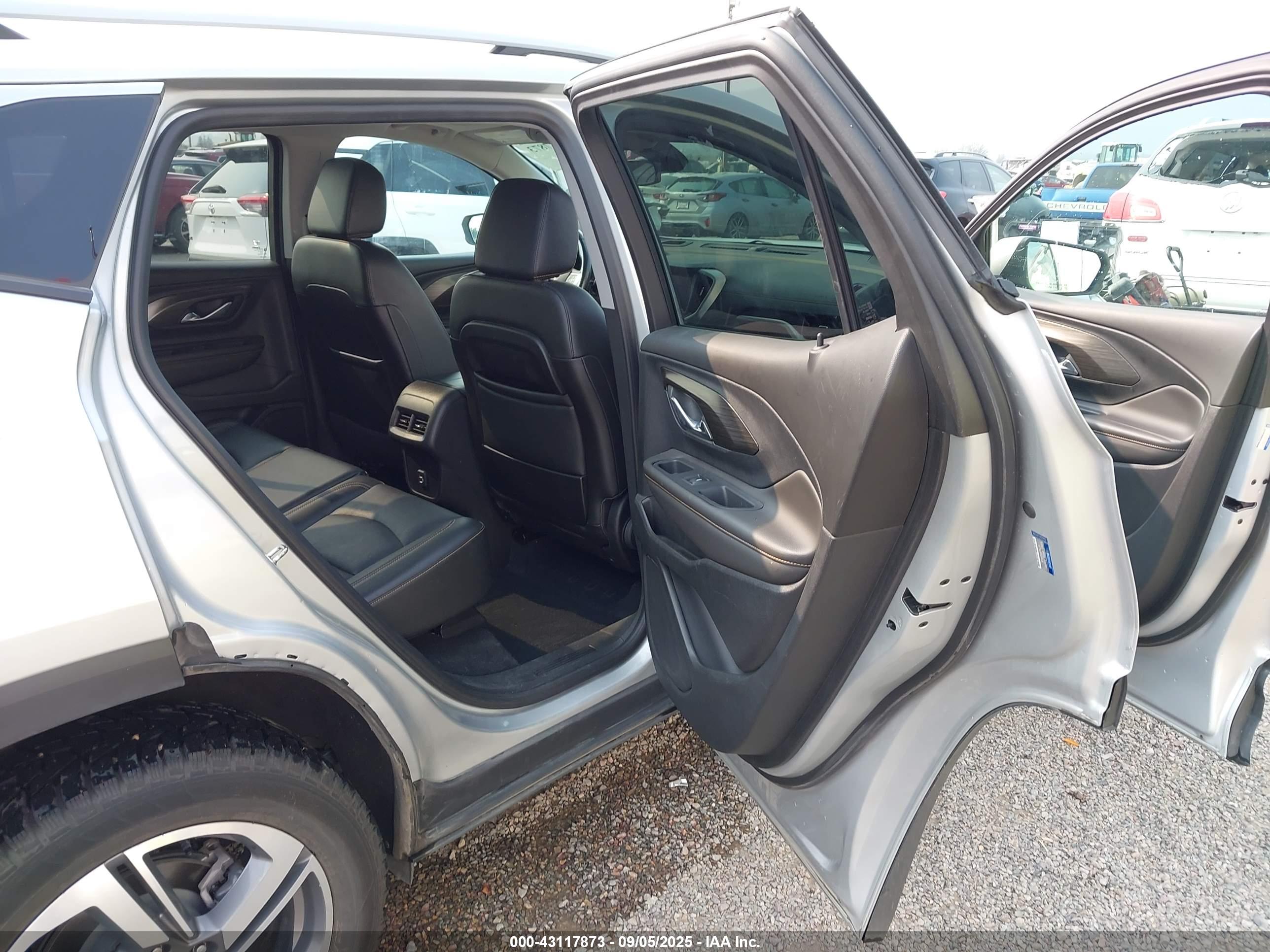 GMC TERRAIN image 8