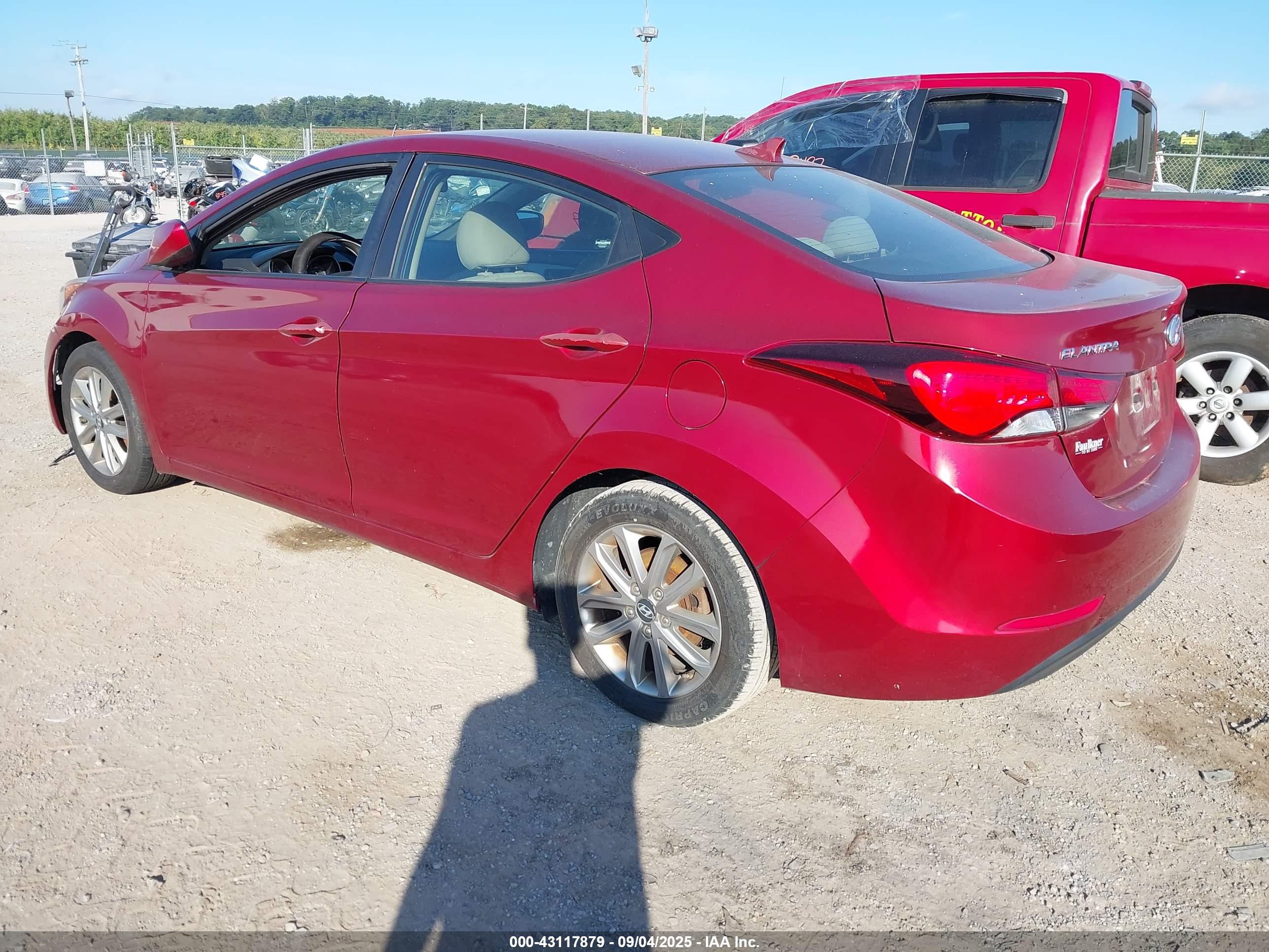 HYUNDAI ELANTRA image 3