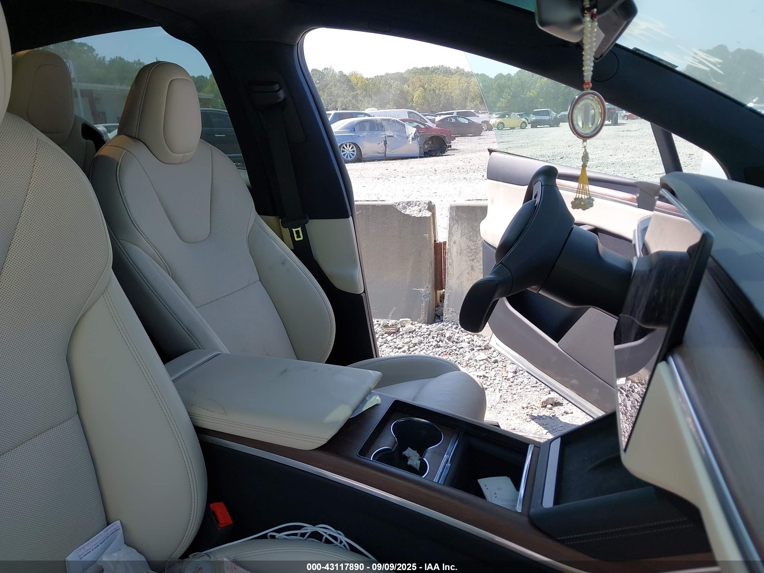 TESLA MODEL image 5