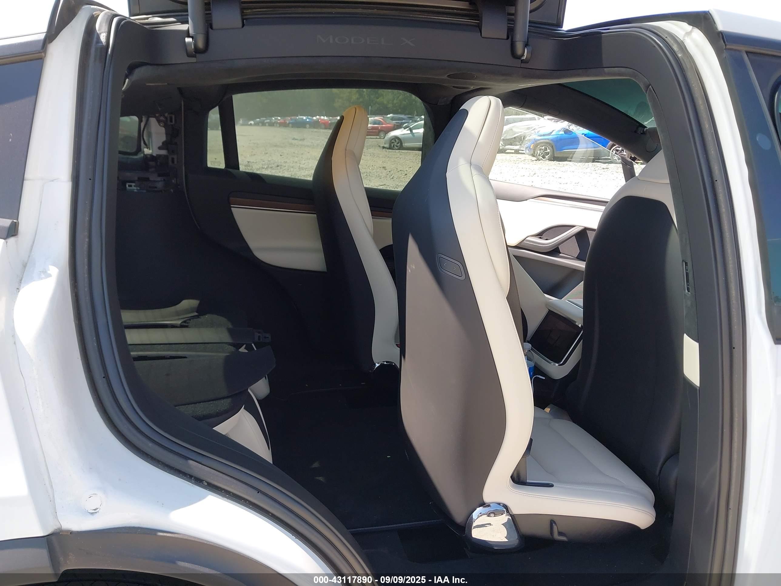 TESLA MODEL image 8