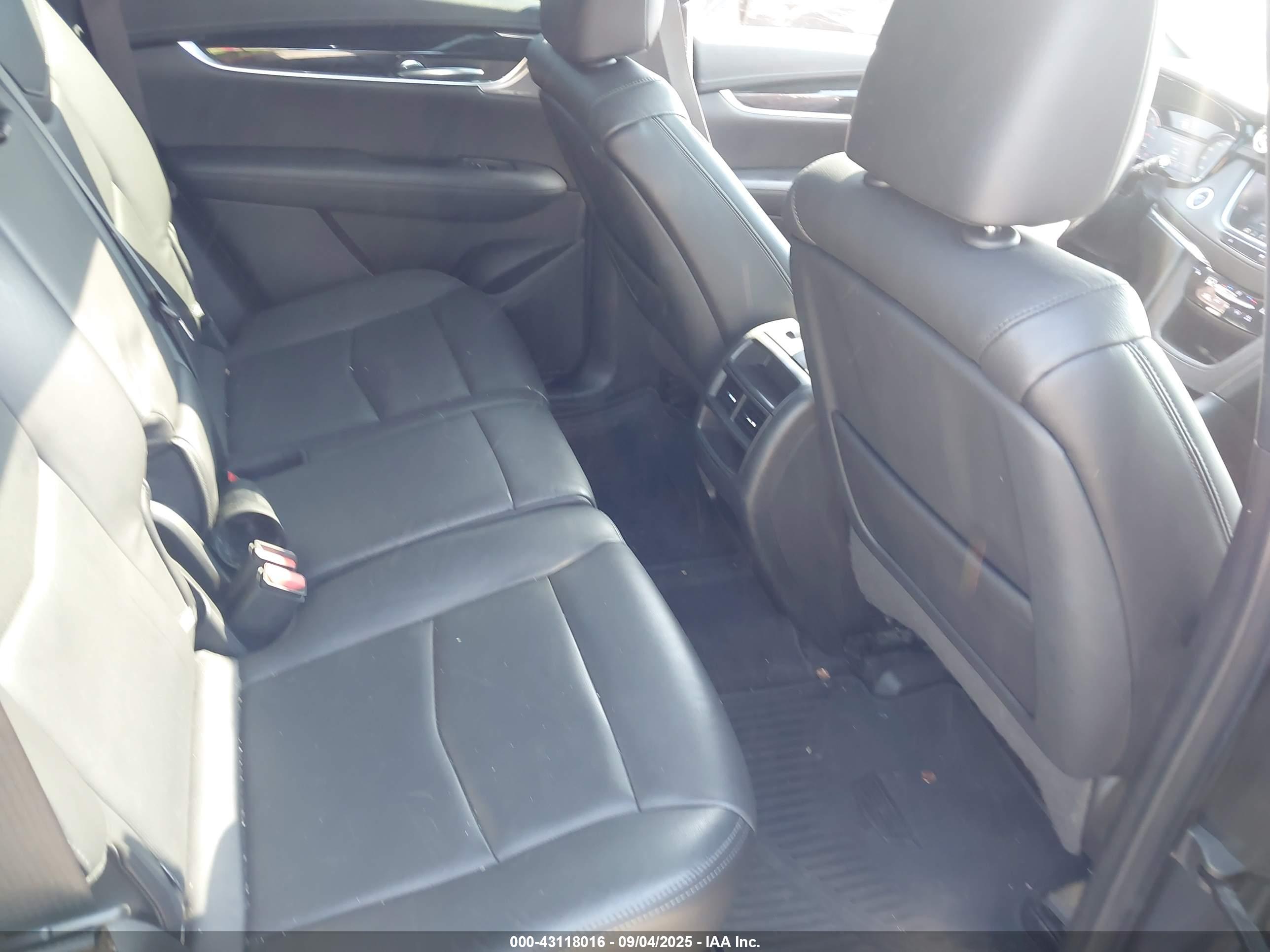 CADILLAC XT5 image 8