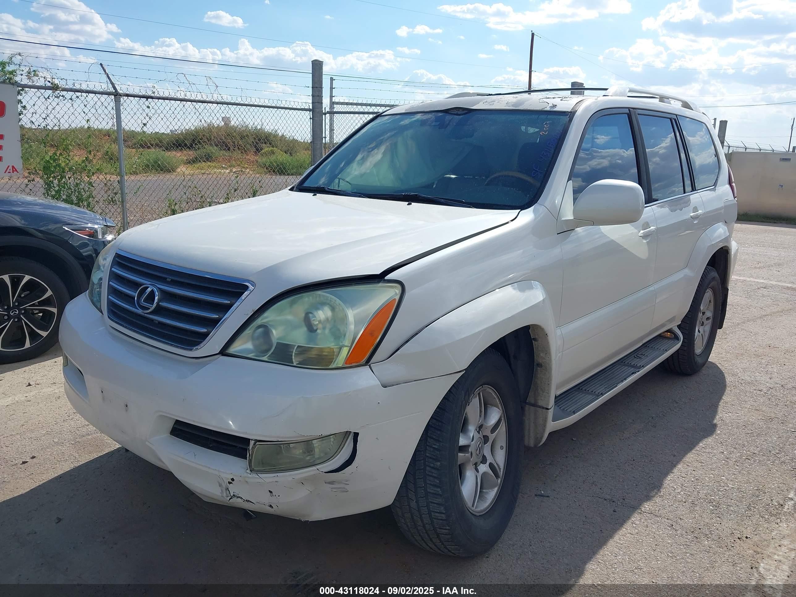 LEXUS GX image 2