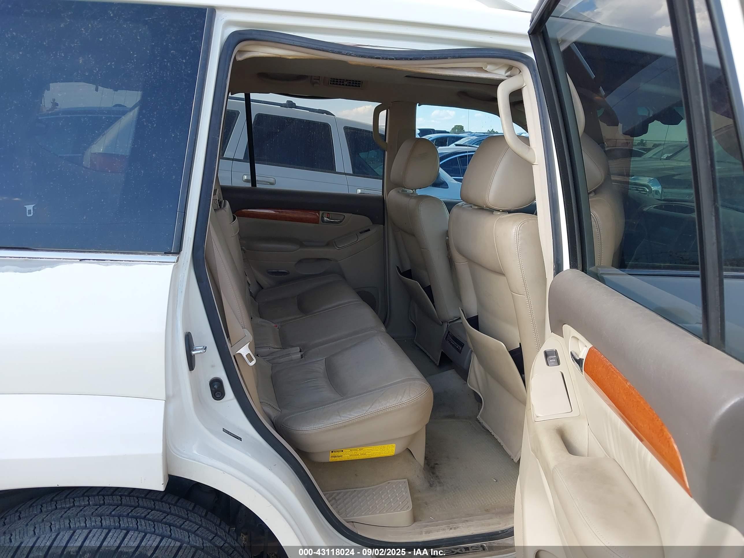 LEXUS GX image 8