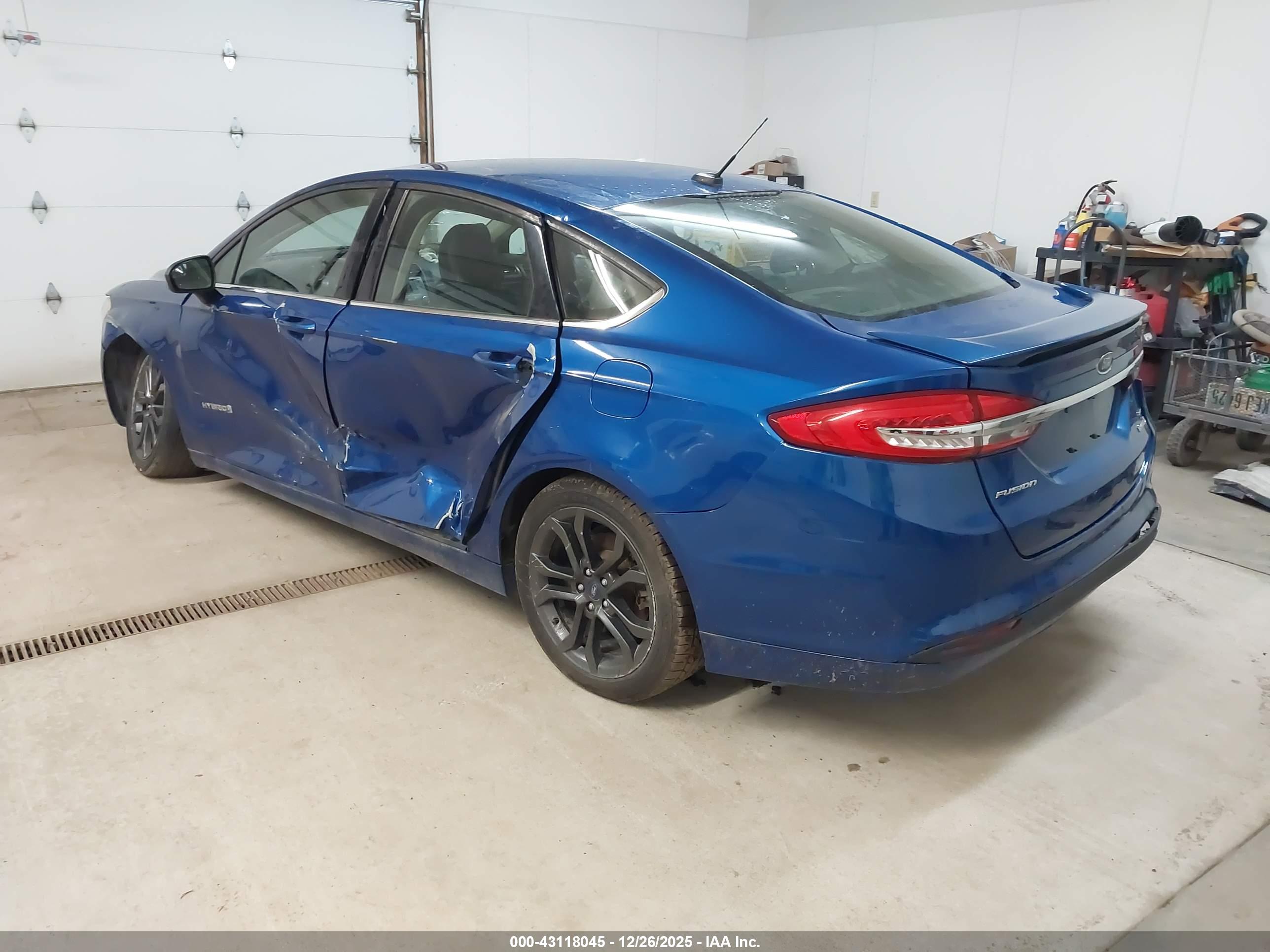 FORD FUSION image 3