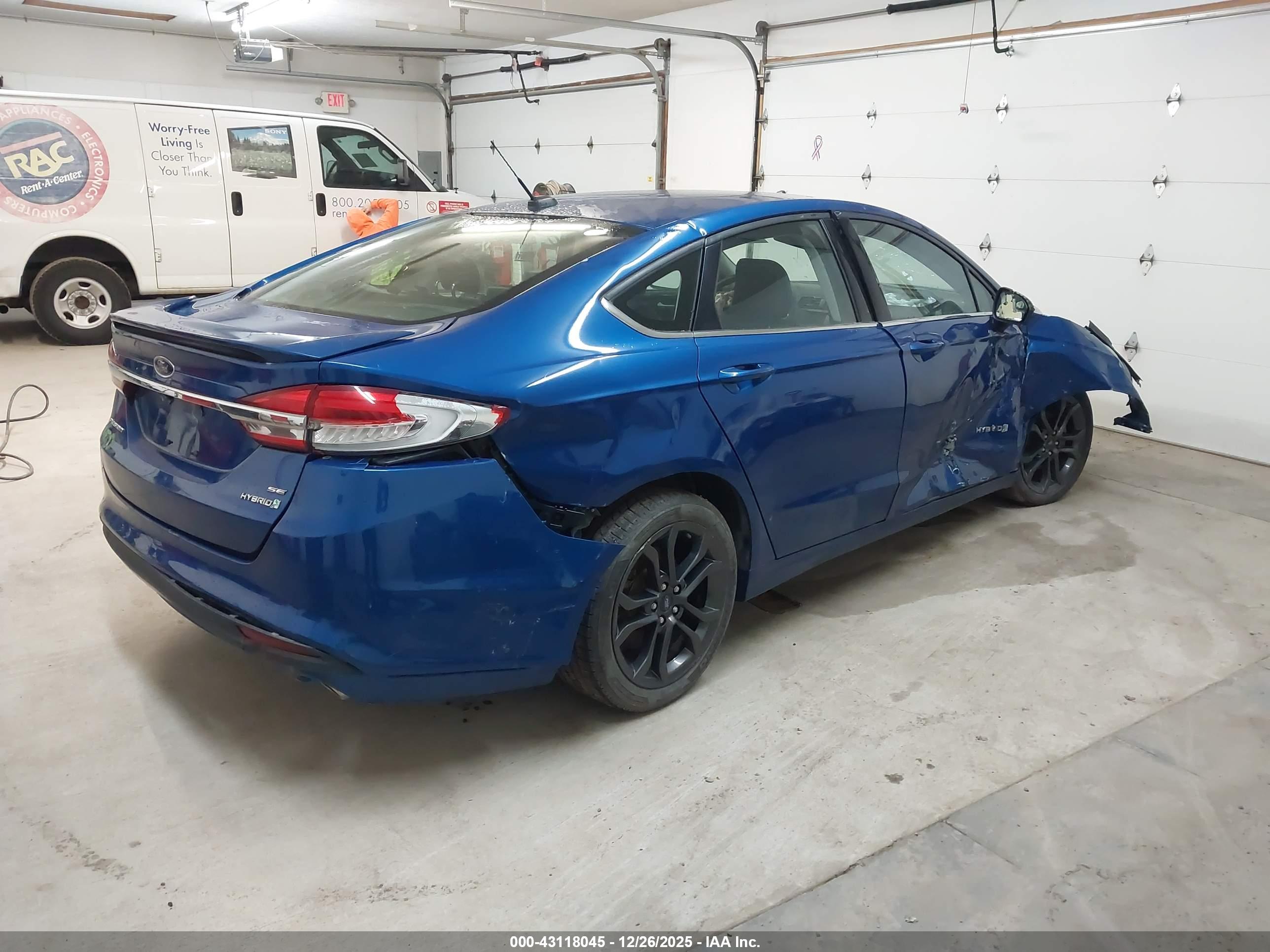 FORD FUSION image 4