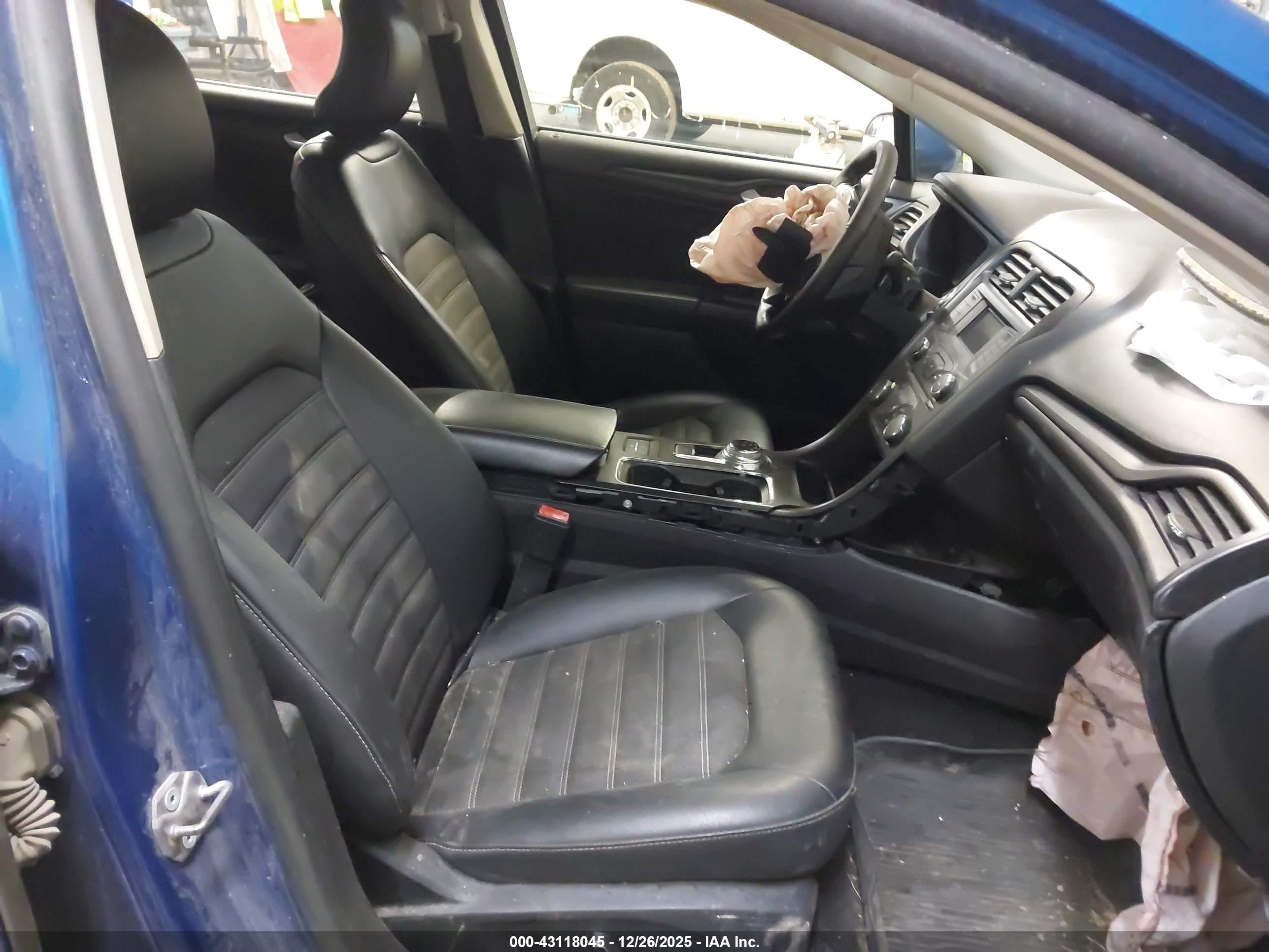 FORD FUSION image 5