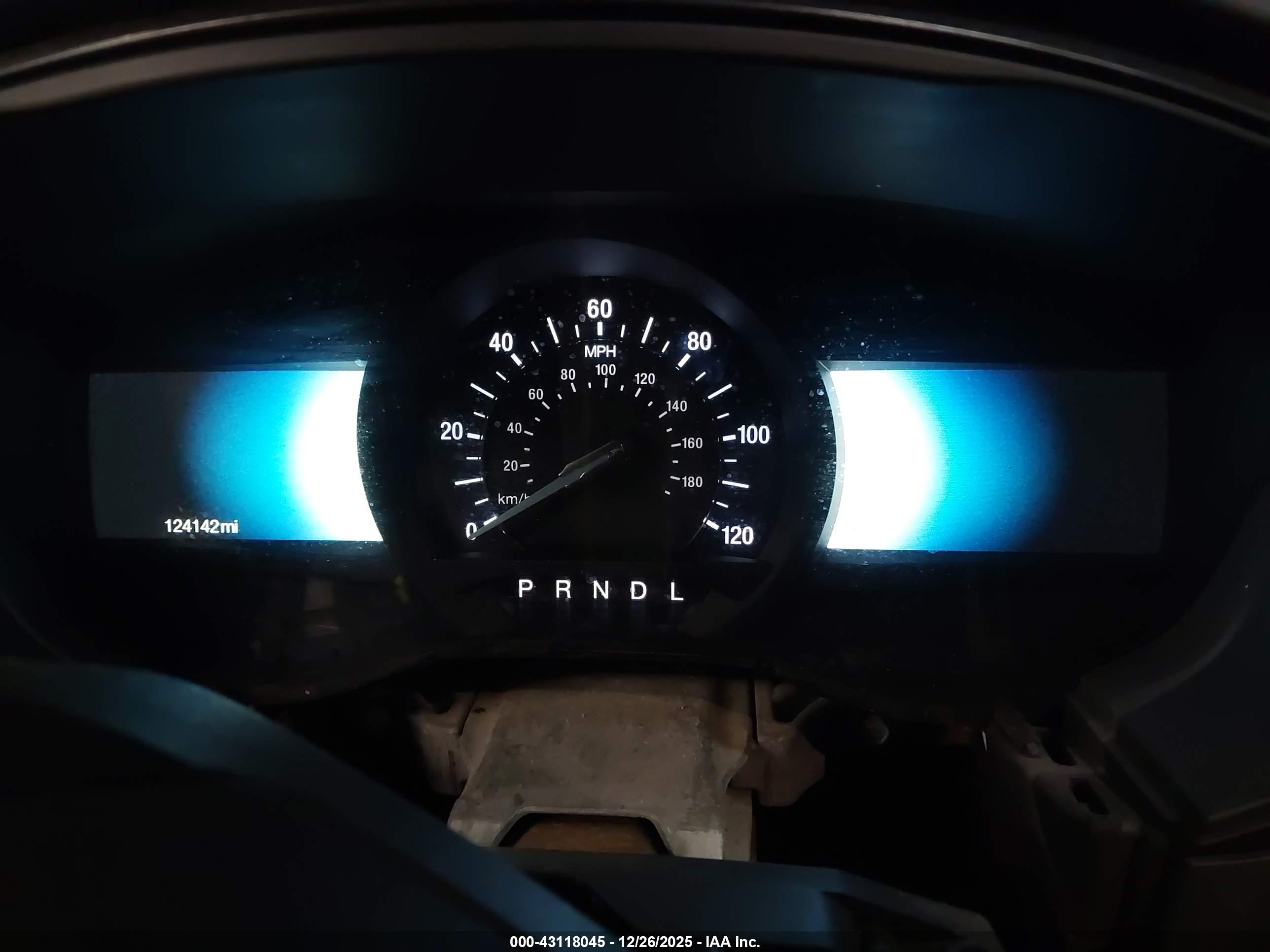 FORD FUSION image 7