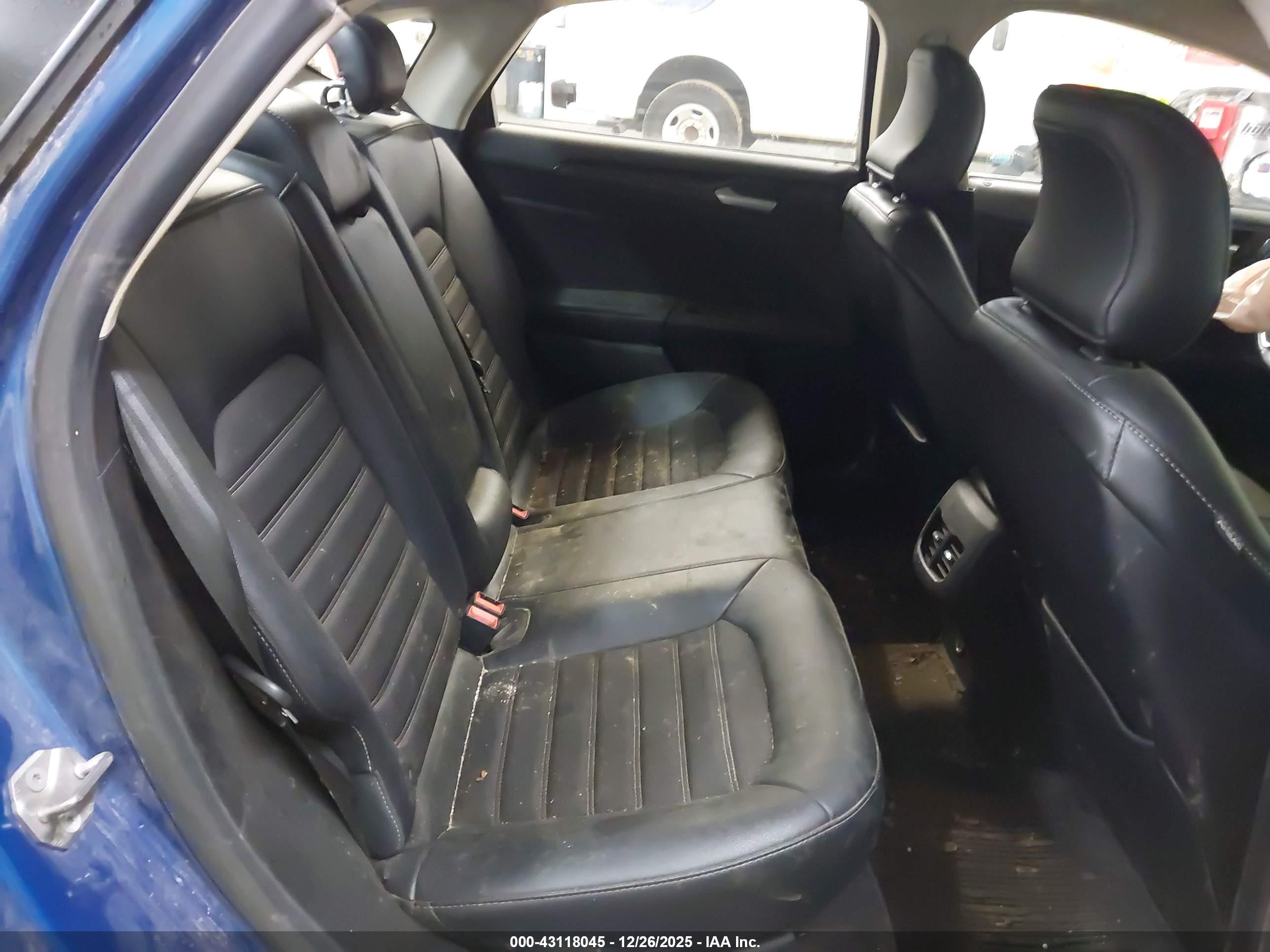 FORD FUSION image 8