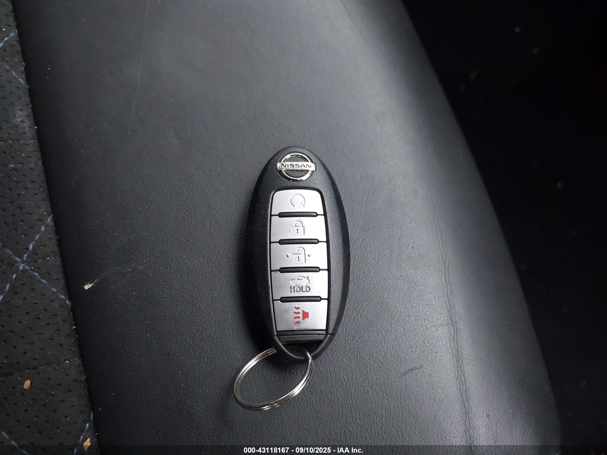 NISSAN MAXIMA image 11