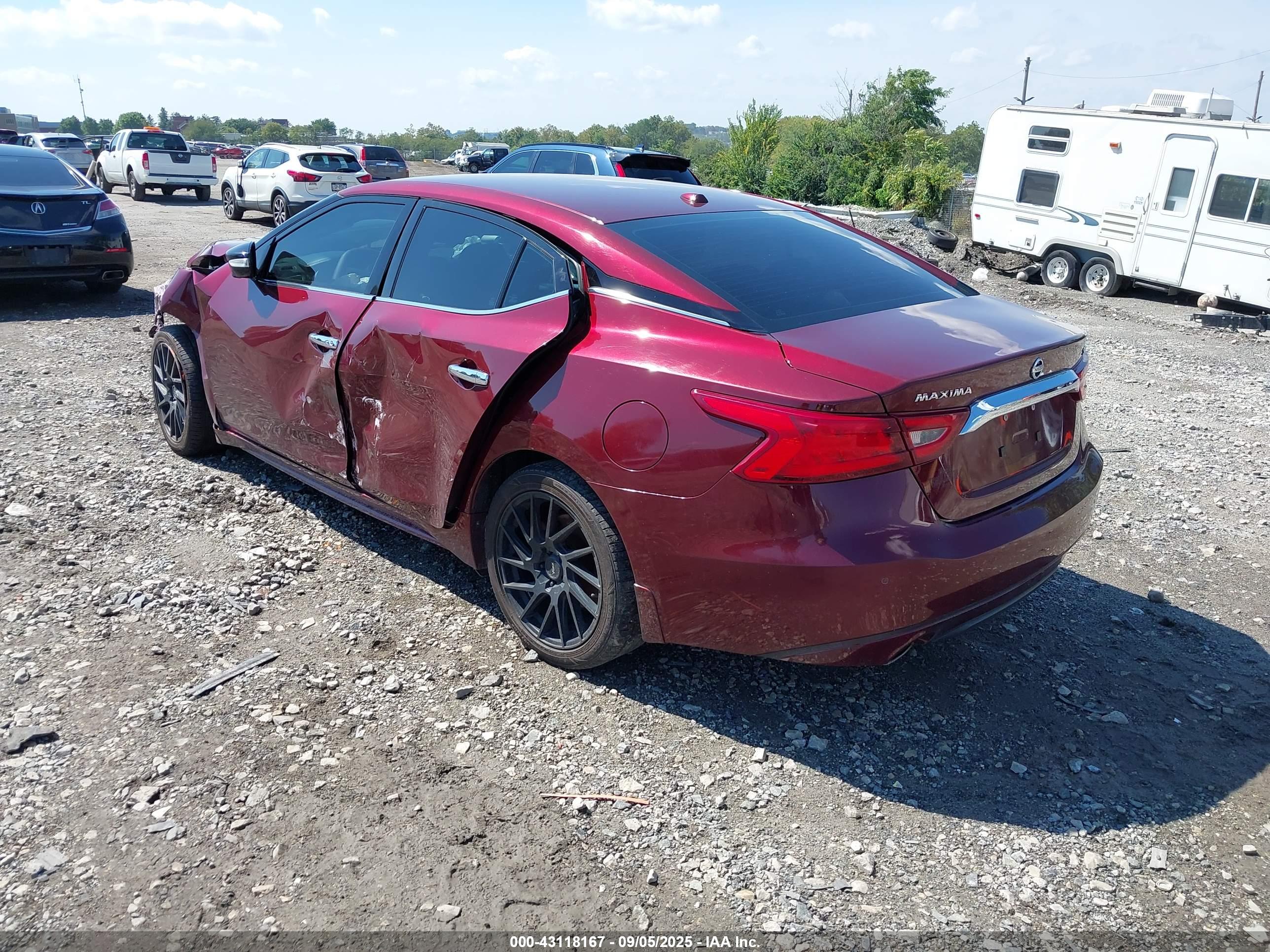NISSAN MAXIMA image 3