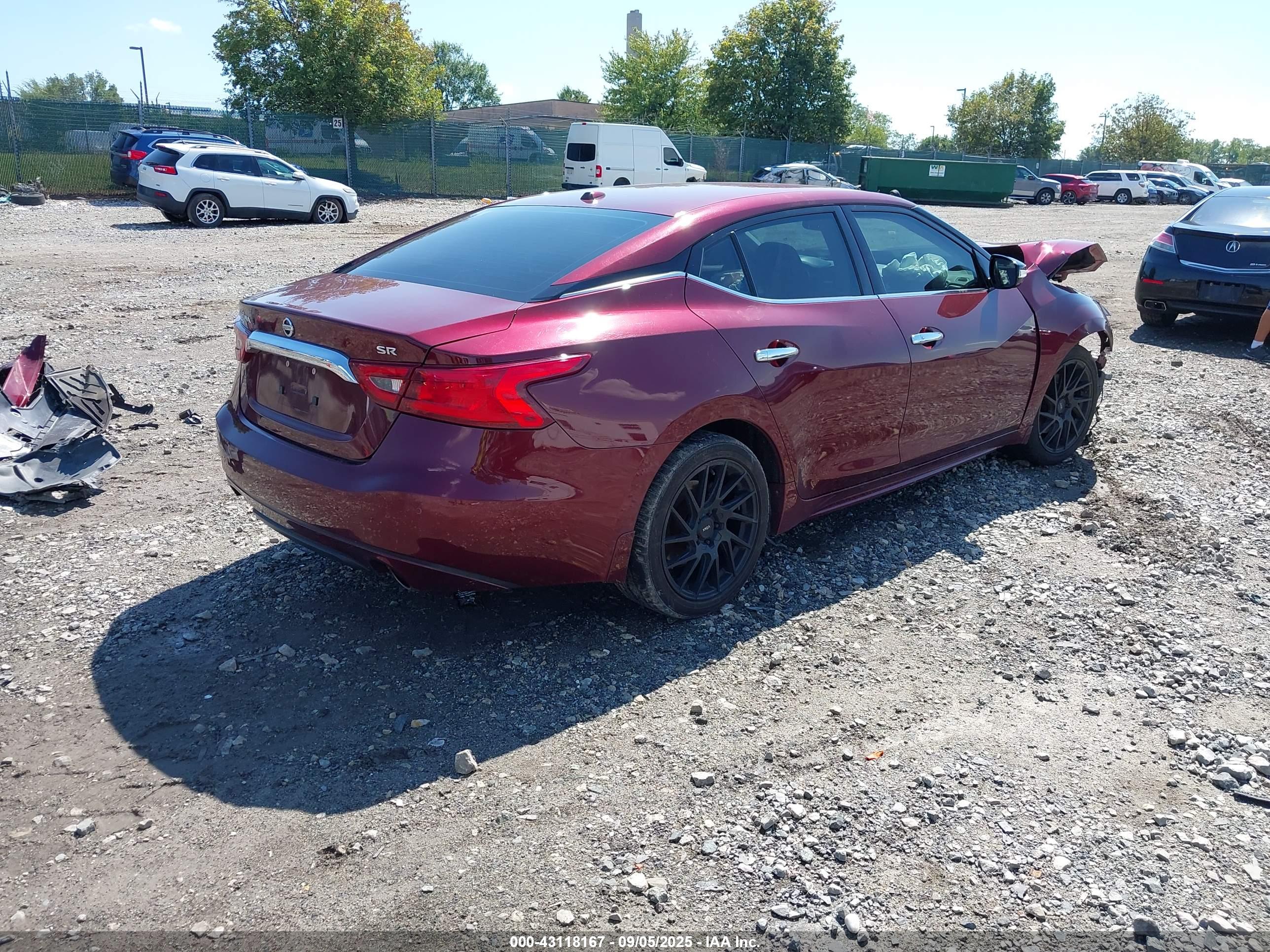NISSAN MAXIMA image 4