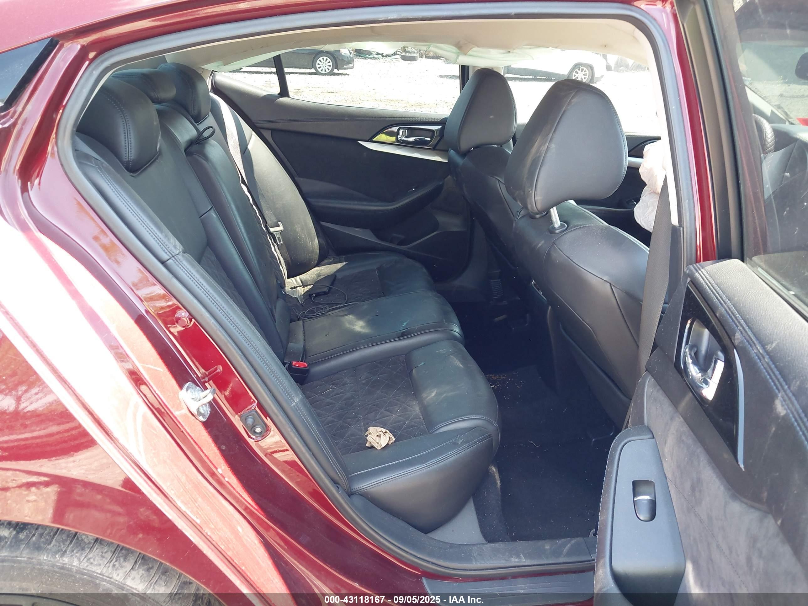 NISSAN MAXIMA image 8