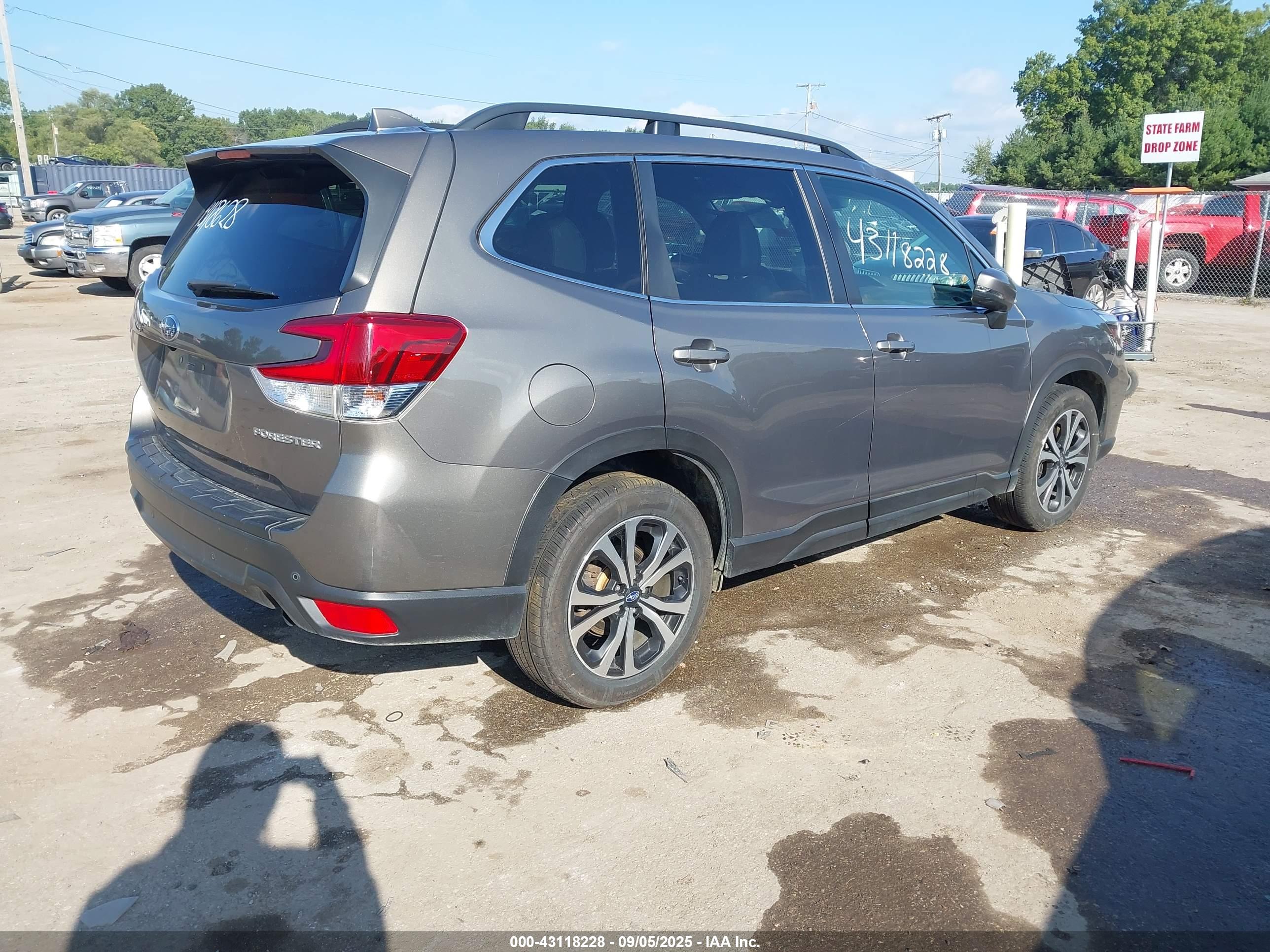 SUBARU FORESTER image 4