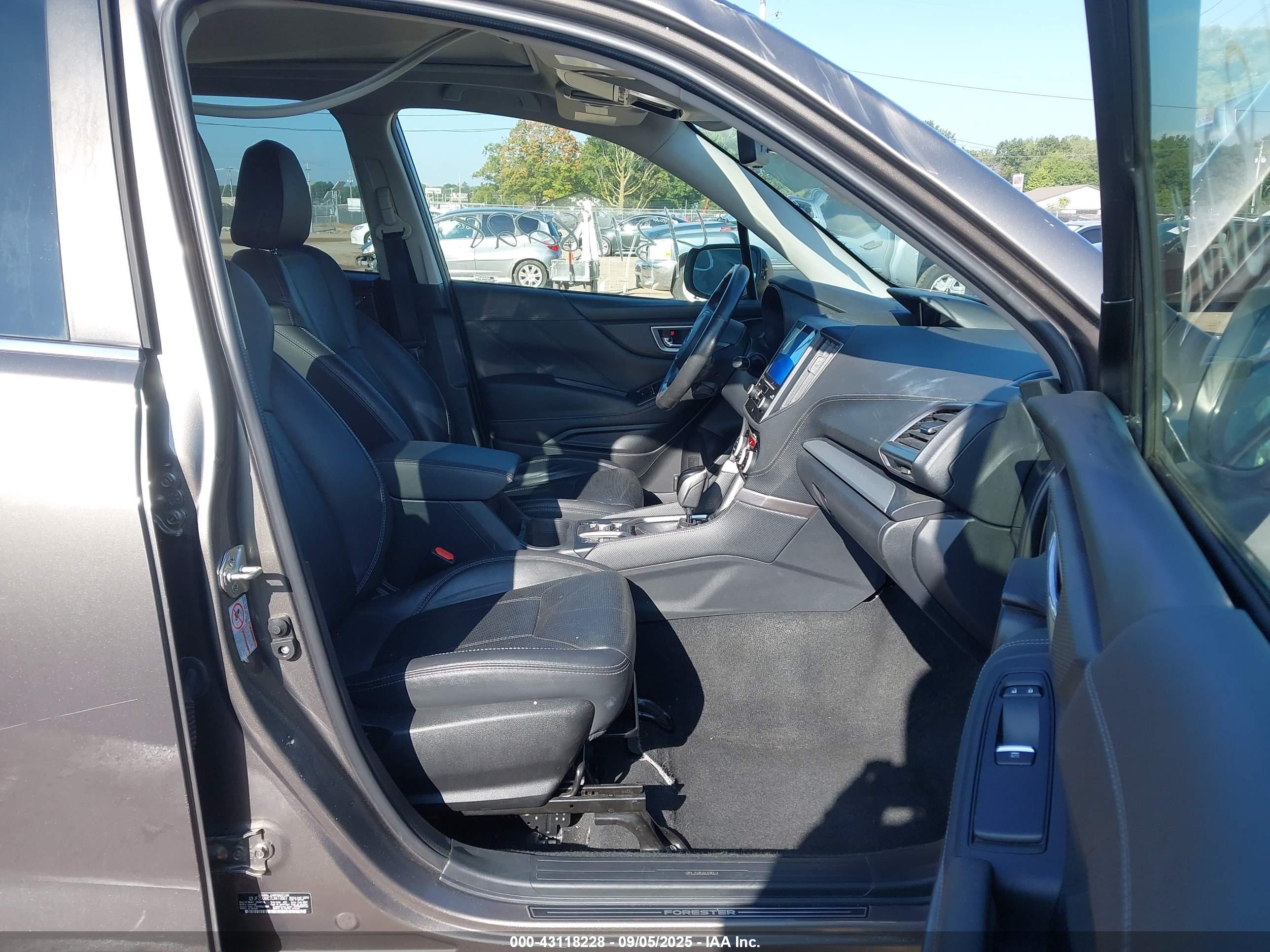 SUBARU FORESTER image 5