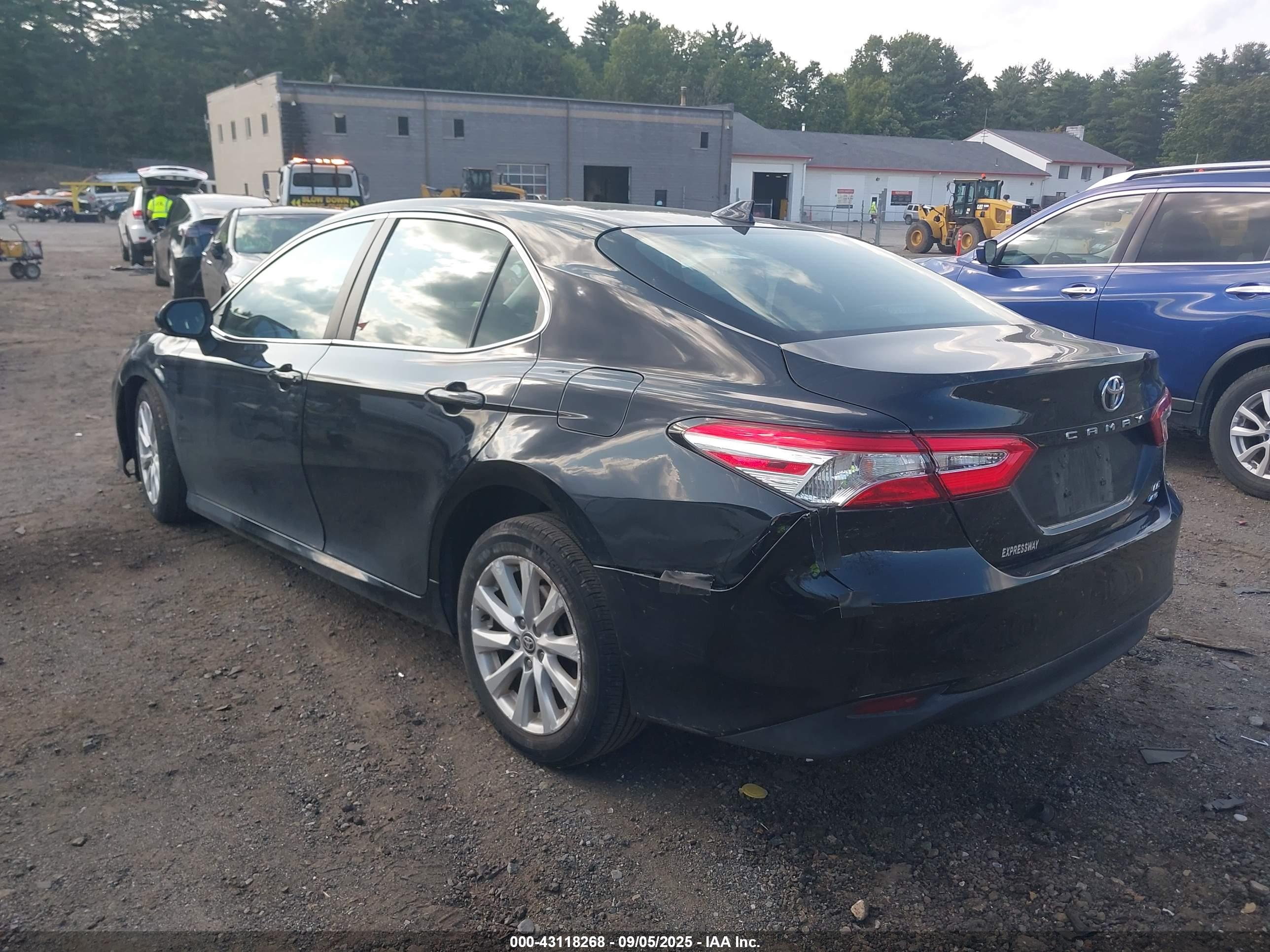 TOYOTA CAMRY image 3