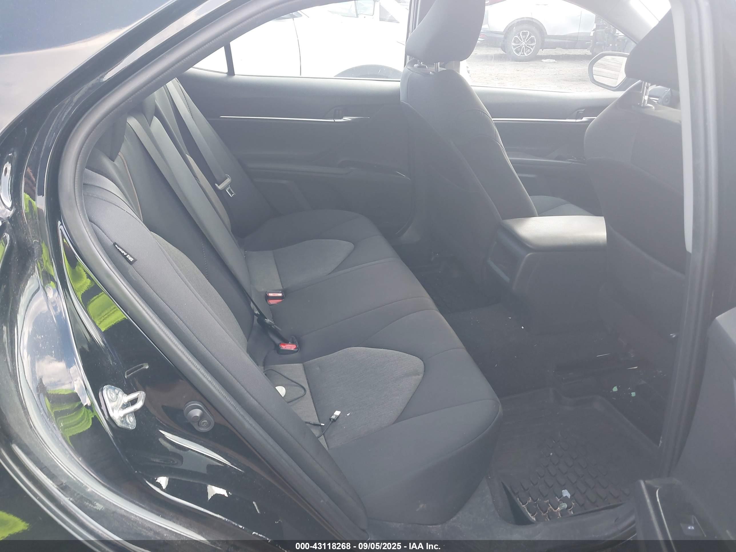 TOYOTA CAMRY image 8