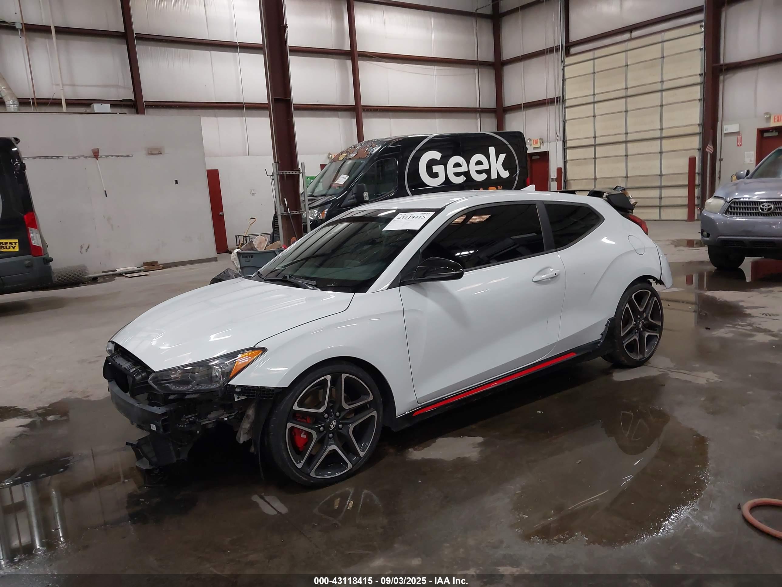 HYUNDAI VELOSTER image 2