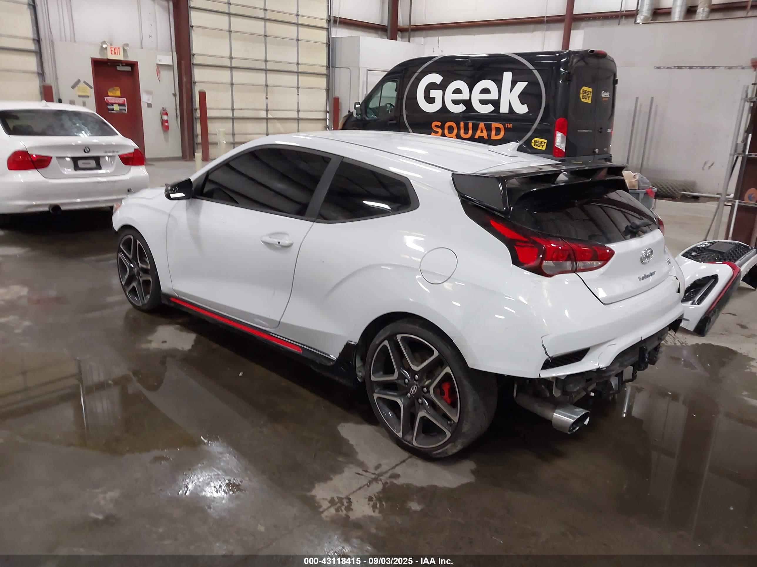 HYUNDAI VELOSTER image 3
