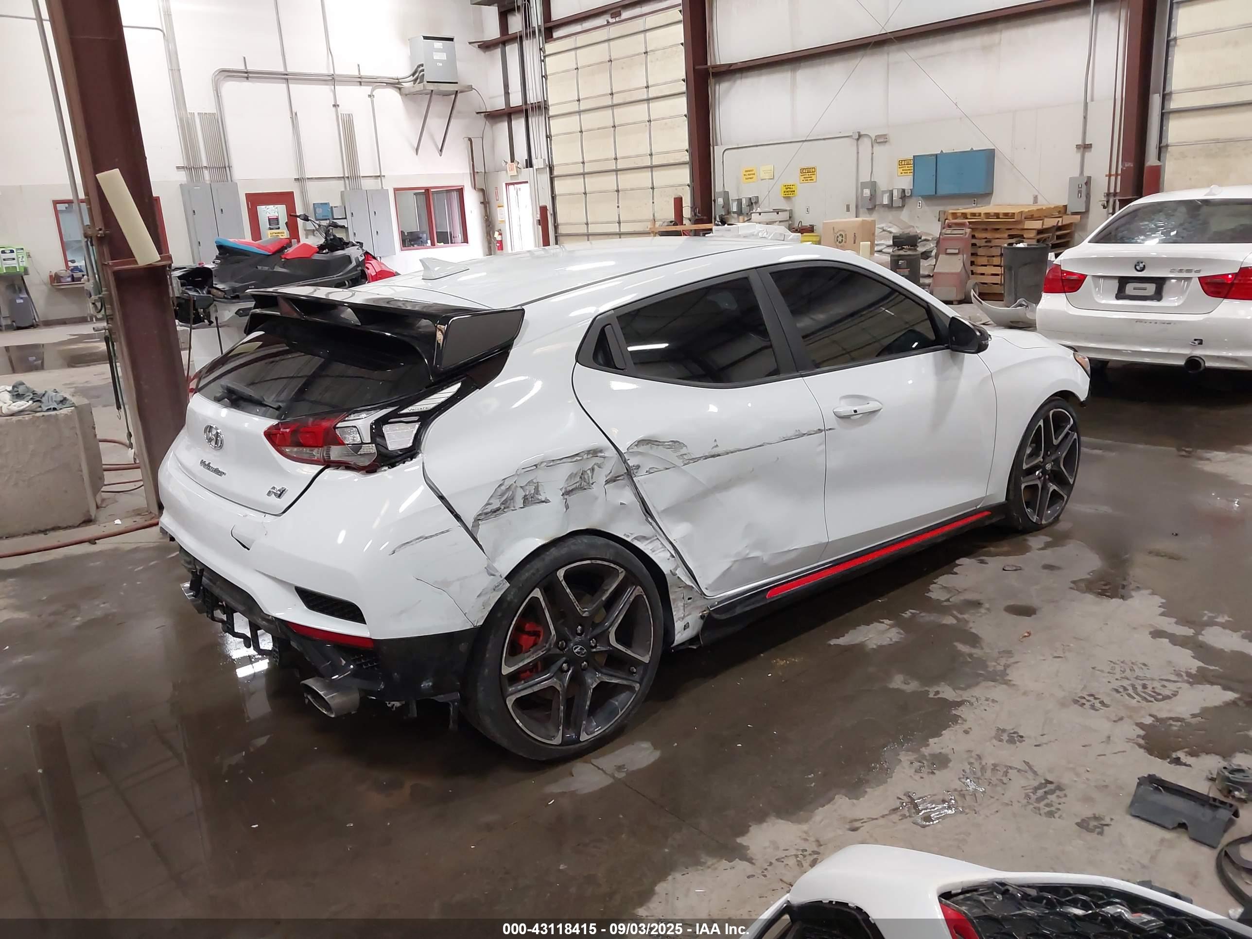 HYUNDAI VELOSTER image 4