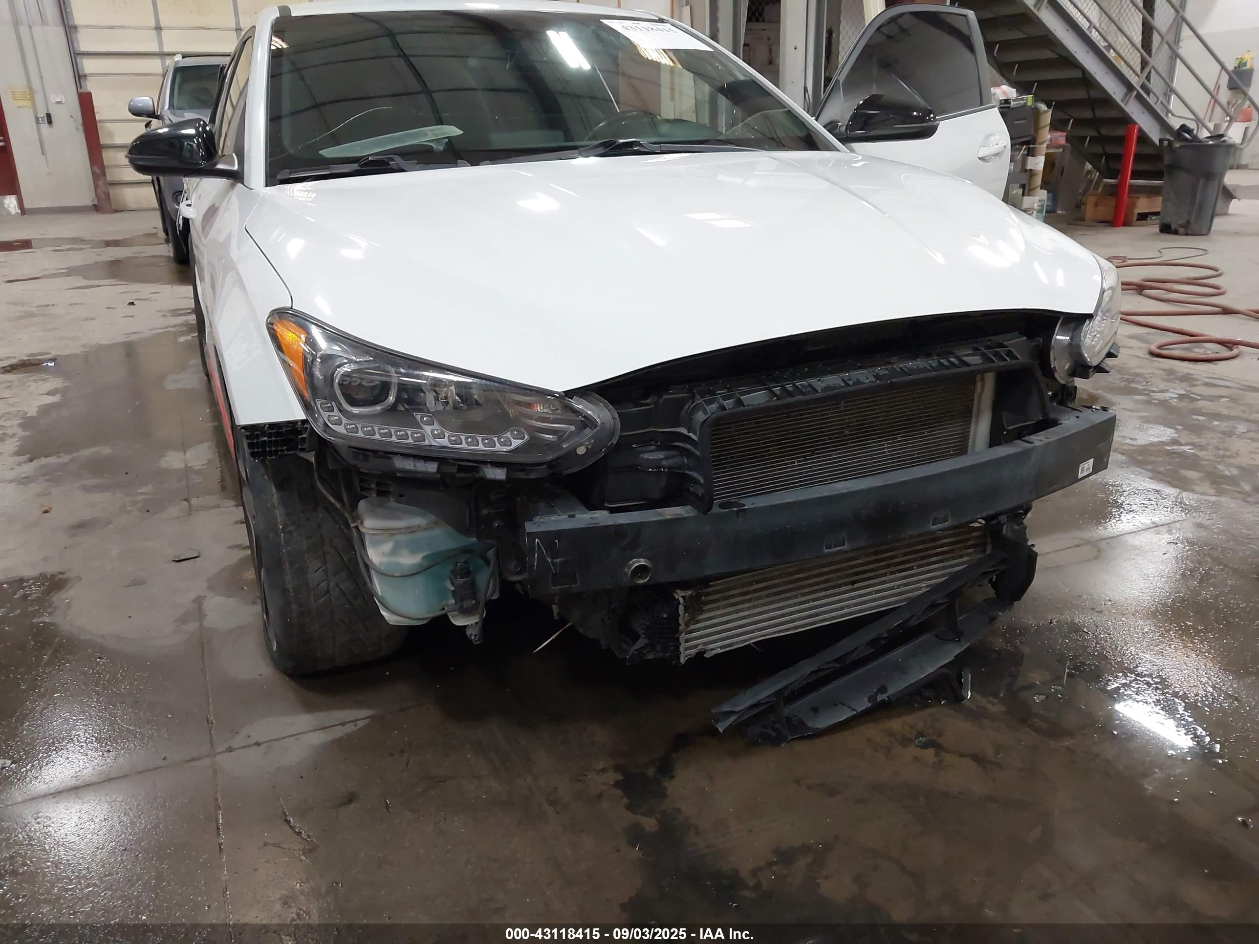 HYUNDAI VELOSTER image 6
