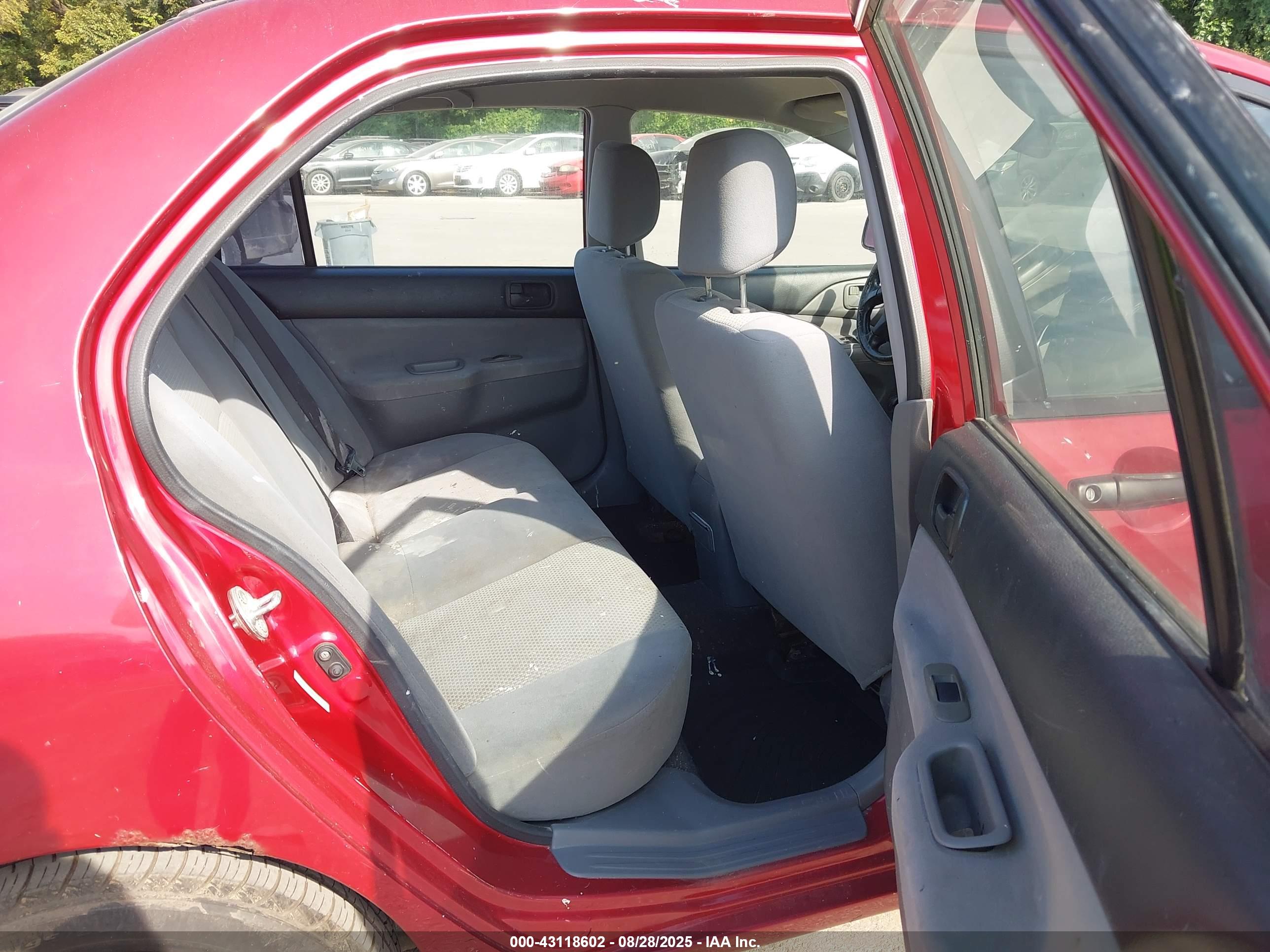 MITSUBISHI LANCER image 8