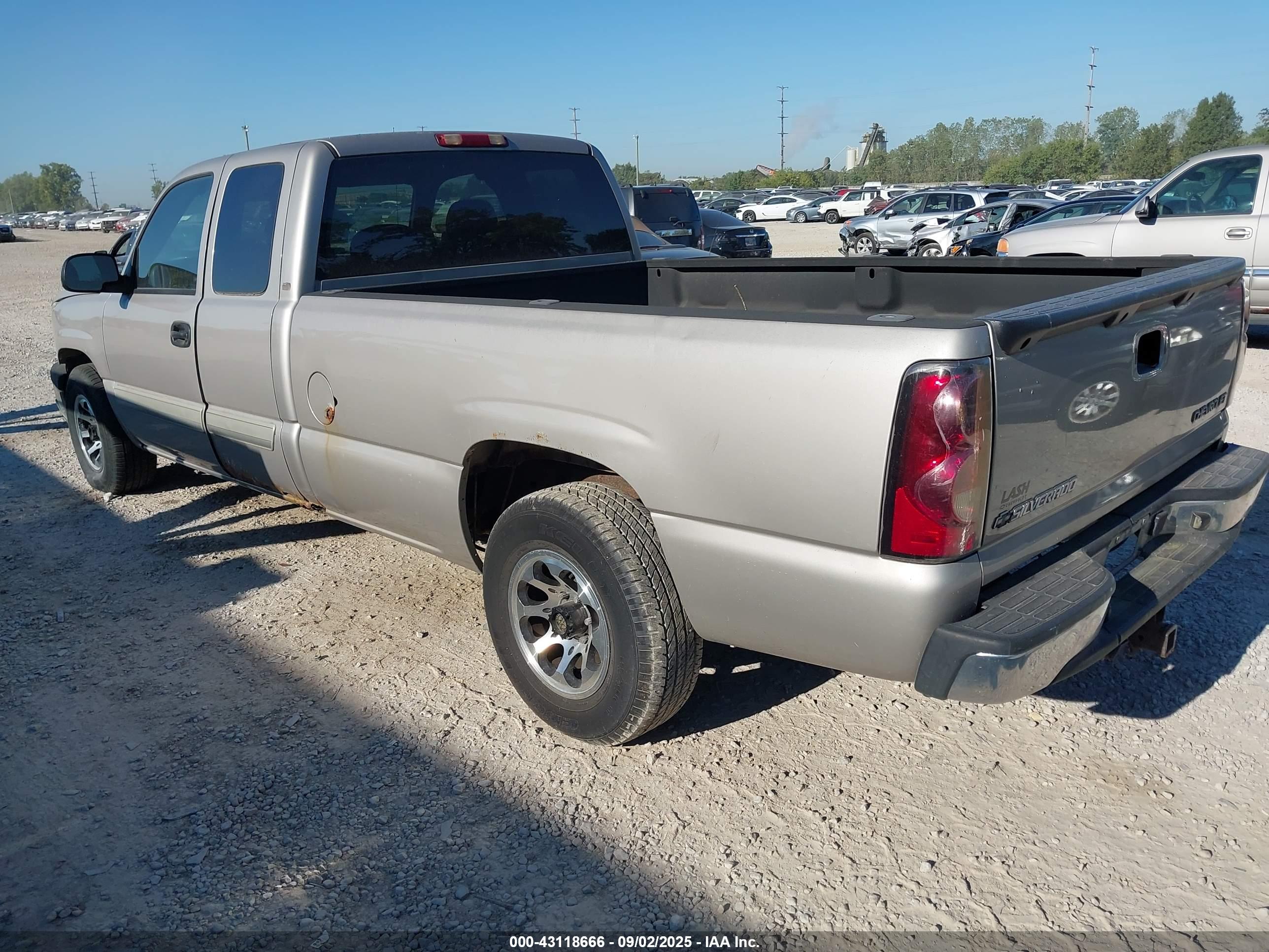 CHEVROLET SILVERADO image 3