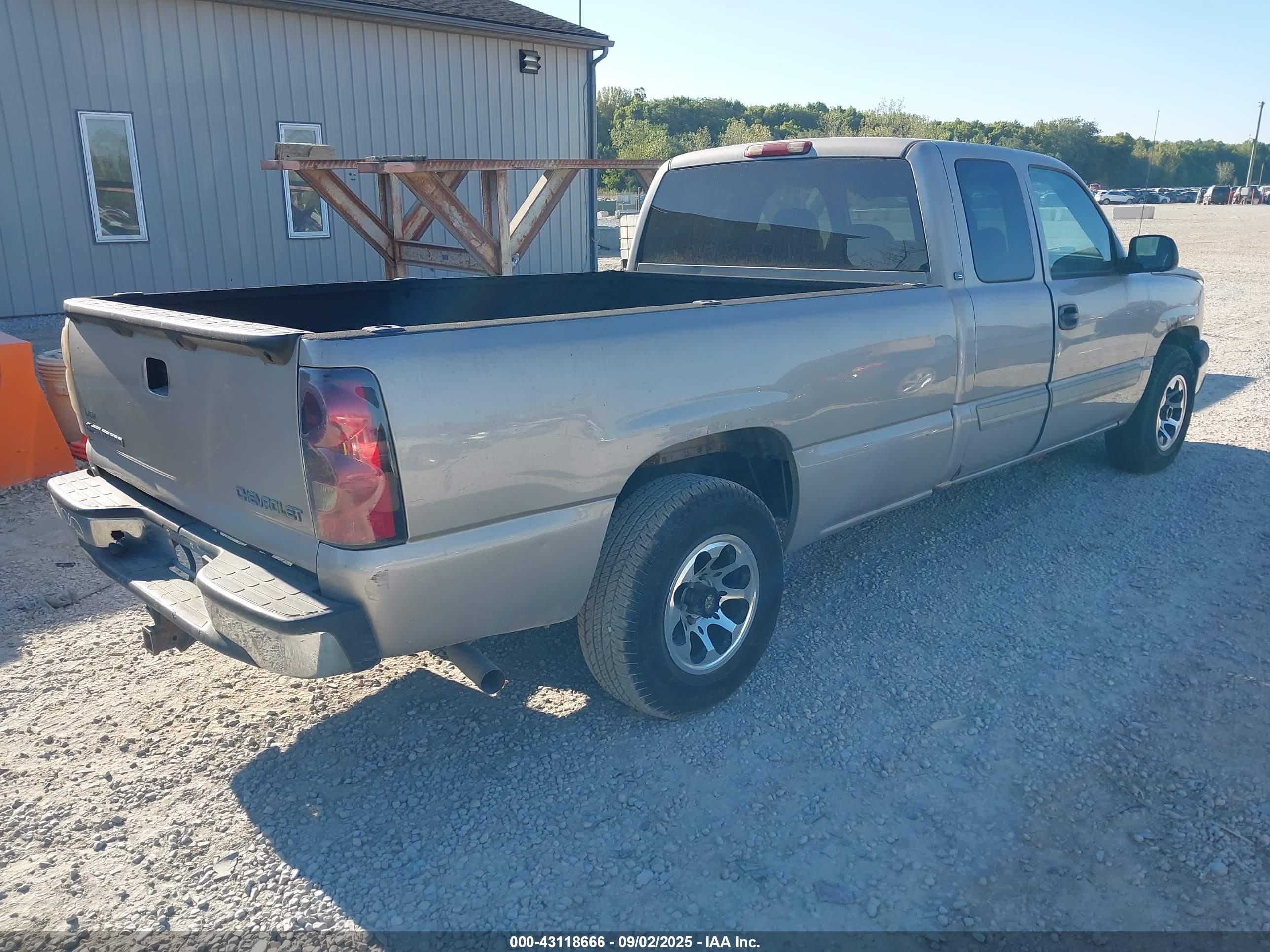 CHEVROLET SILVERADO image 4