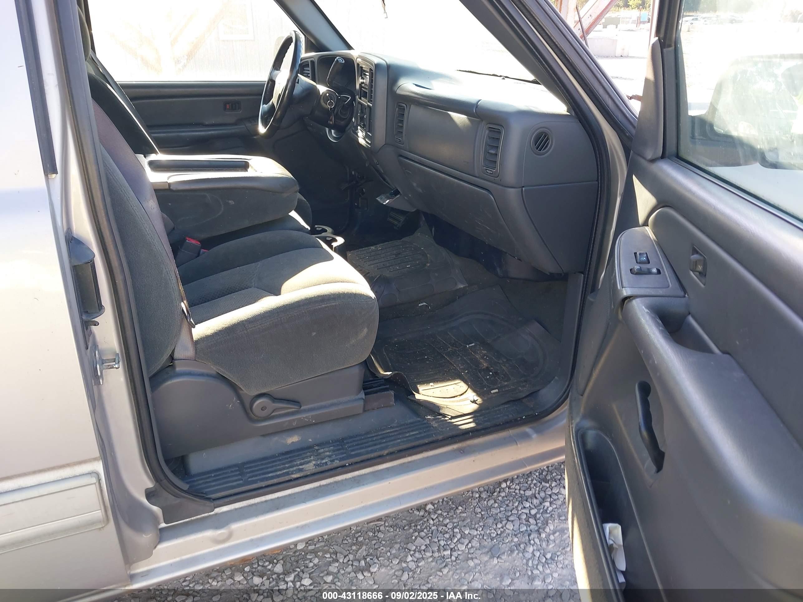 CHEVROLET SILVERADO image 5