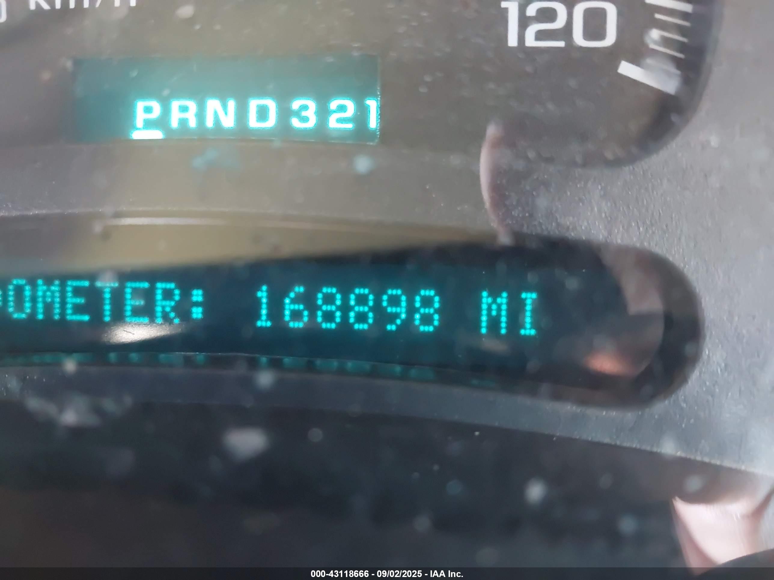 CHEVROLET SILVERADO image 6