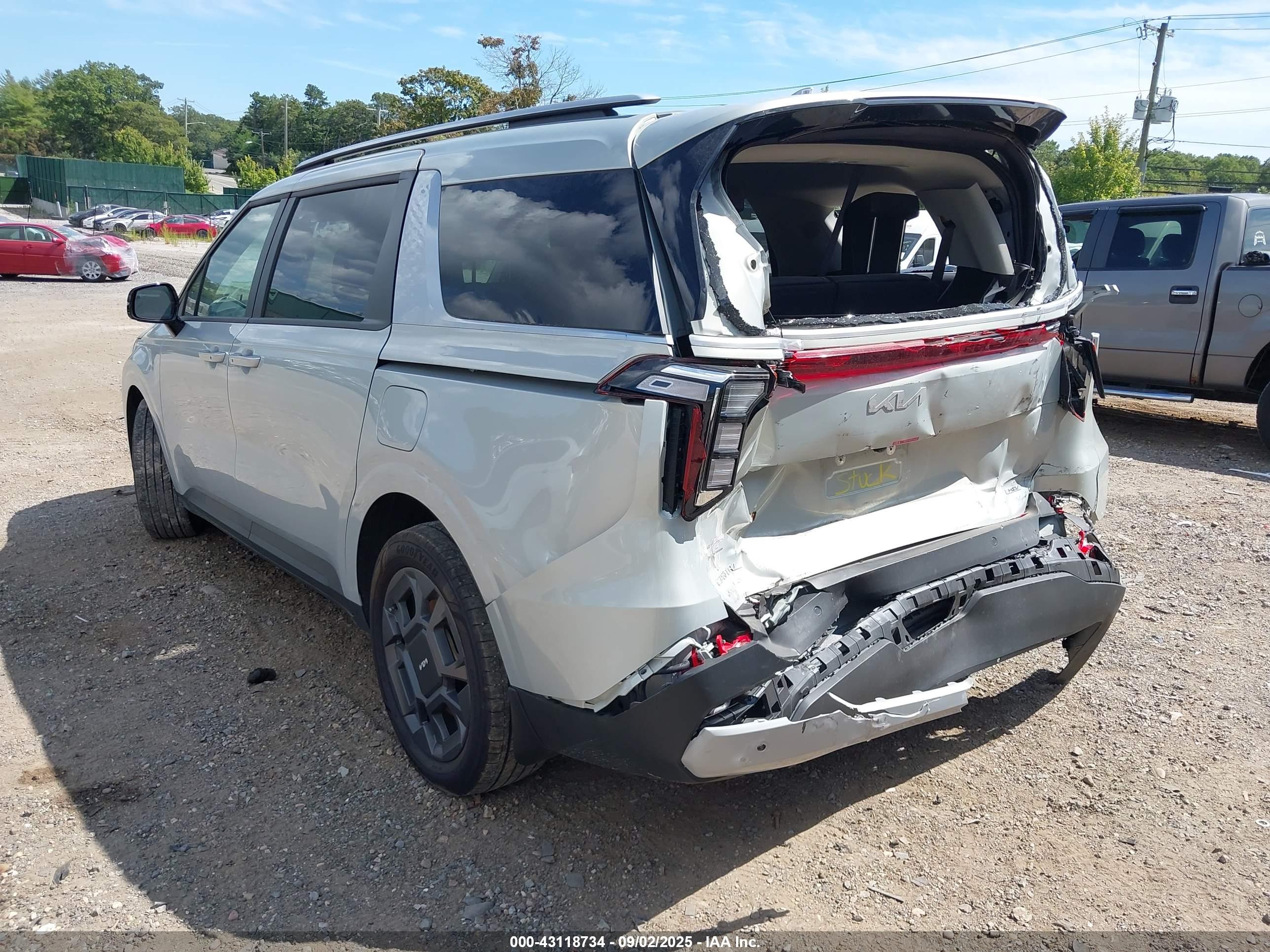 KIA CARNIVAL image 6