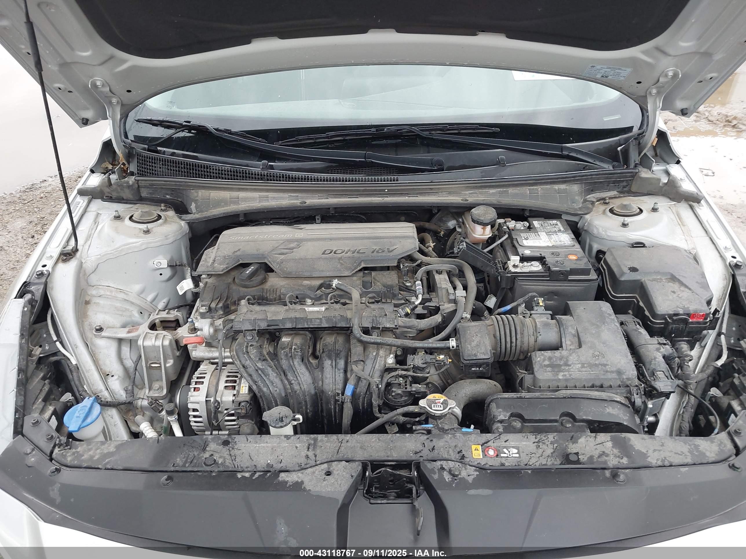 HYUNDAI ELANTRA image 10