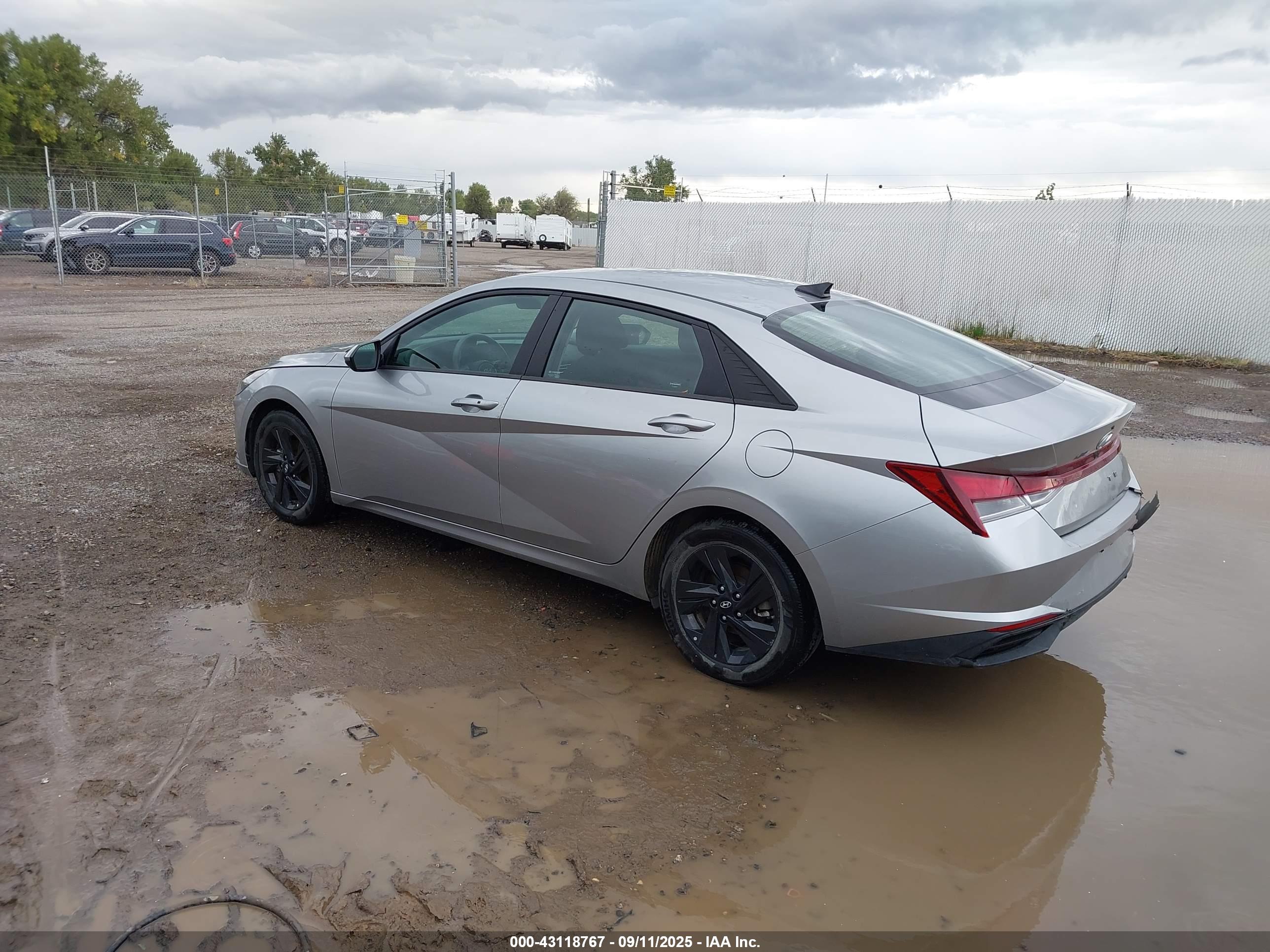 HYUNDAI ELANTRA image 3