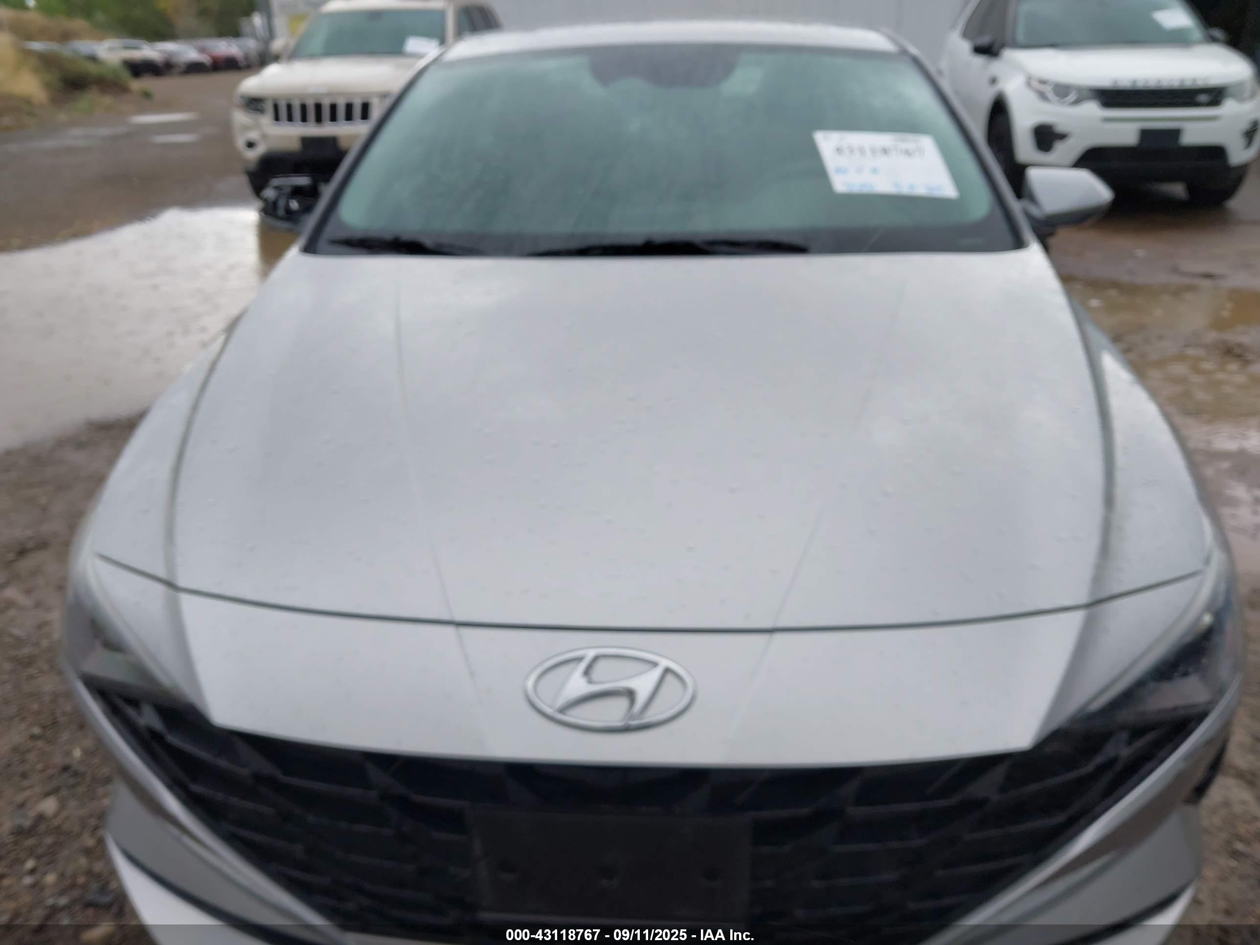 HYUNDAI ELANTRA image 6