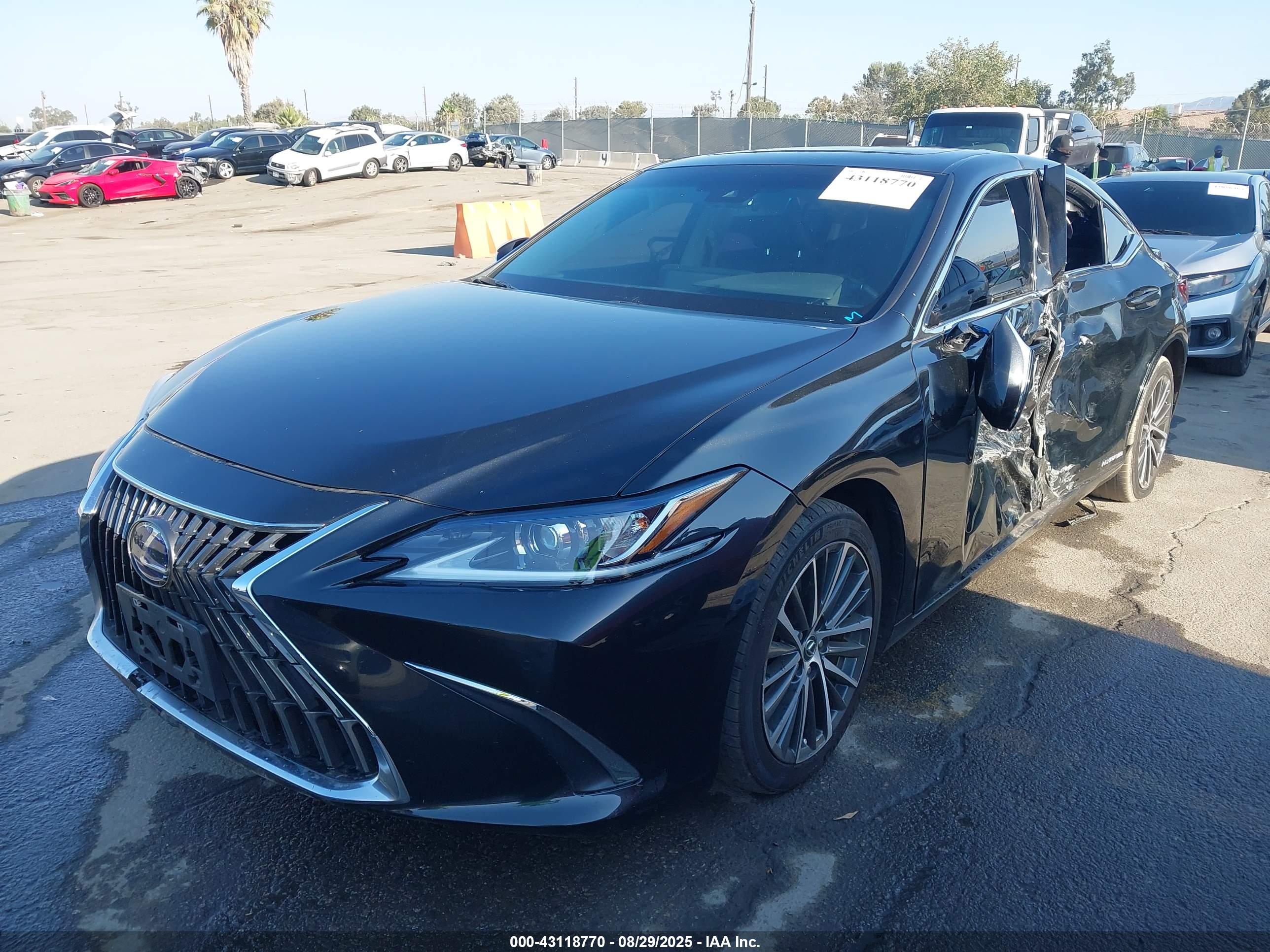 LEXUS ES image 2
