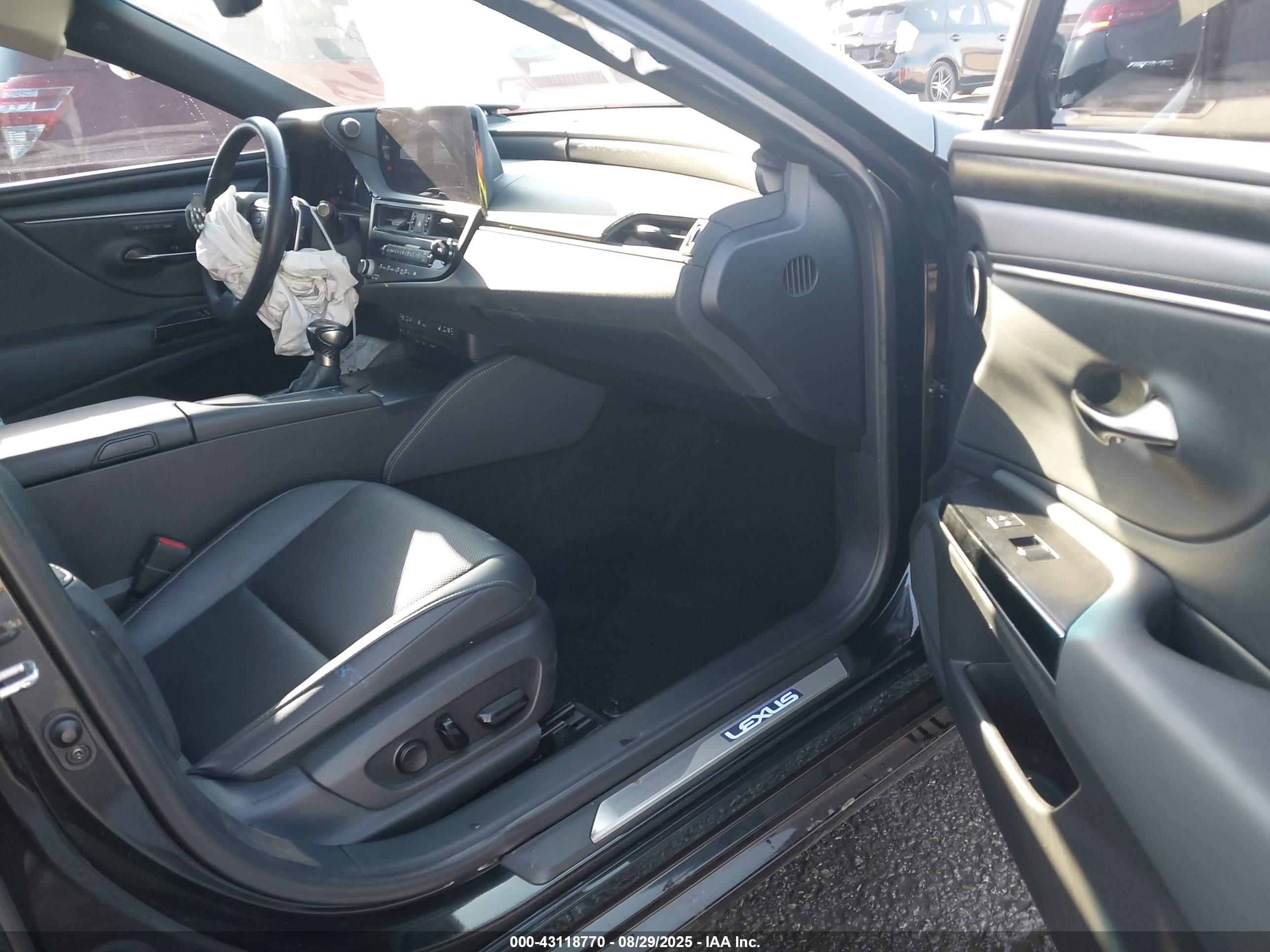 LEXUS ES image 5
