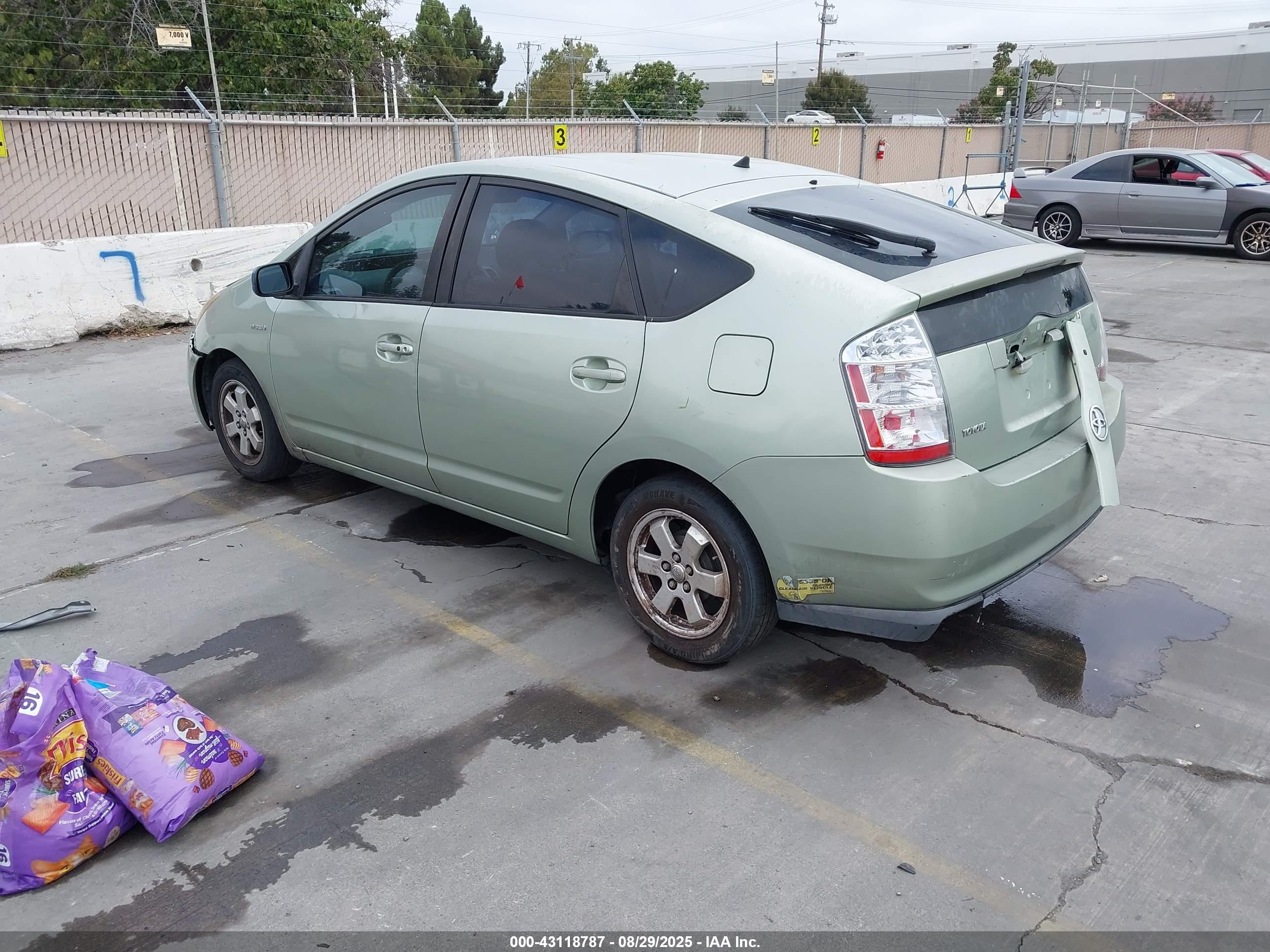 TOYOTA PRIUS image 3